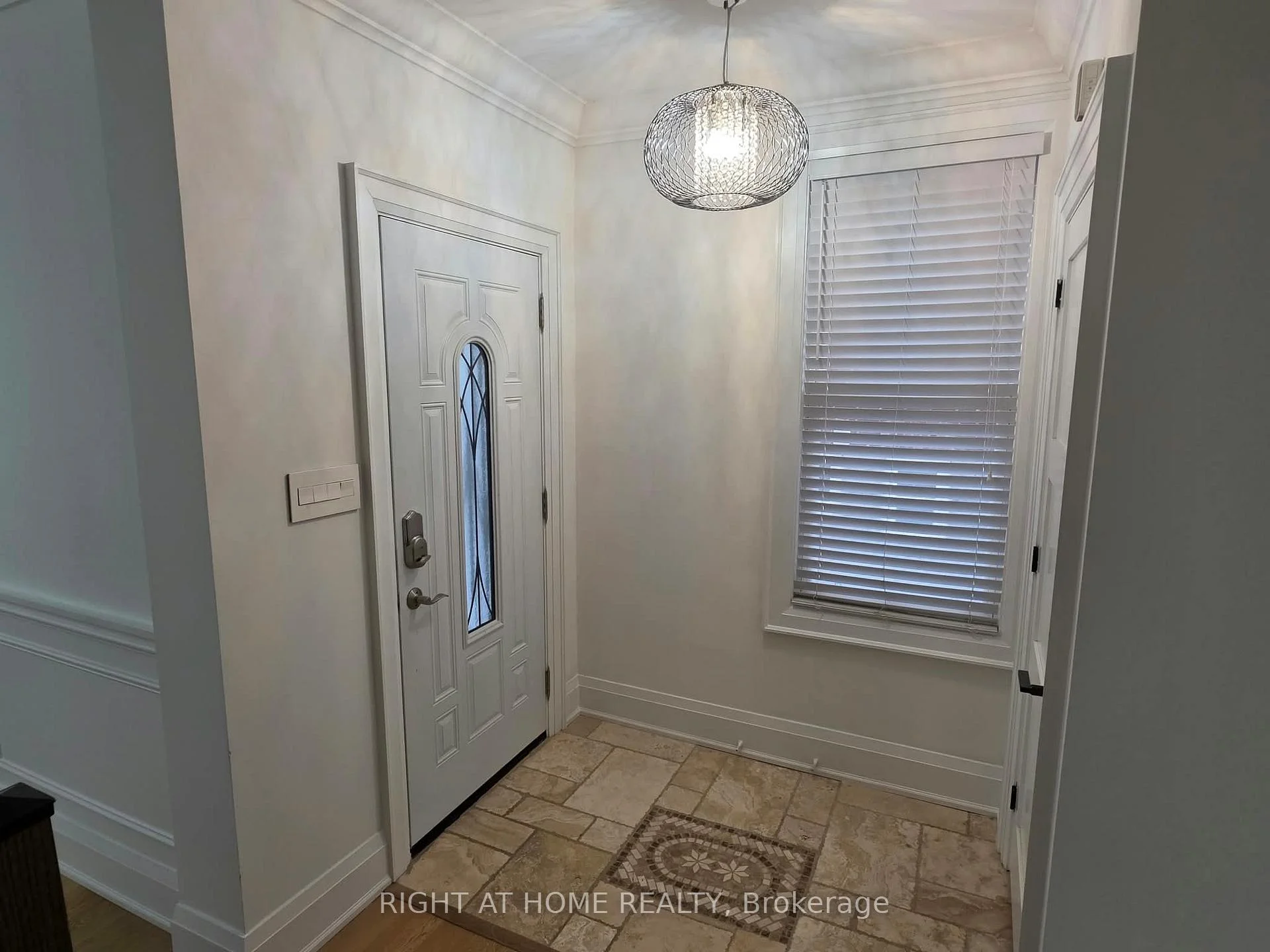 Photo 9 of Unit Main, 154 Davisville Avenue, Toronto, Mount Pleasant West — HOMEH