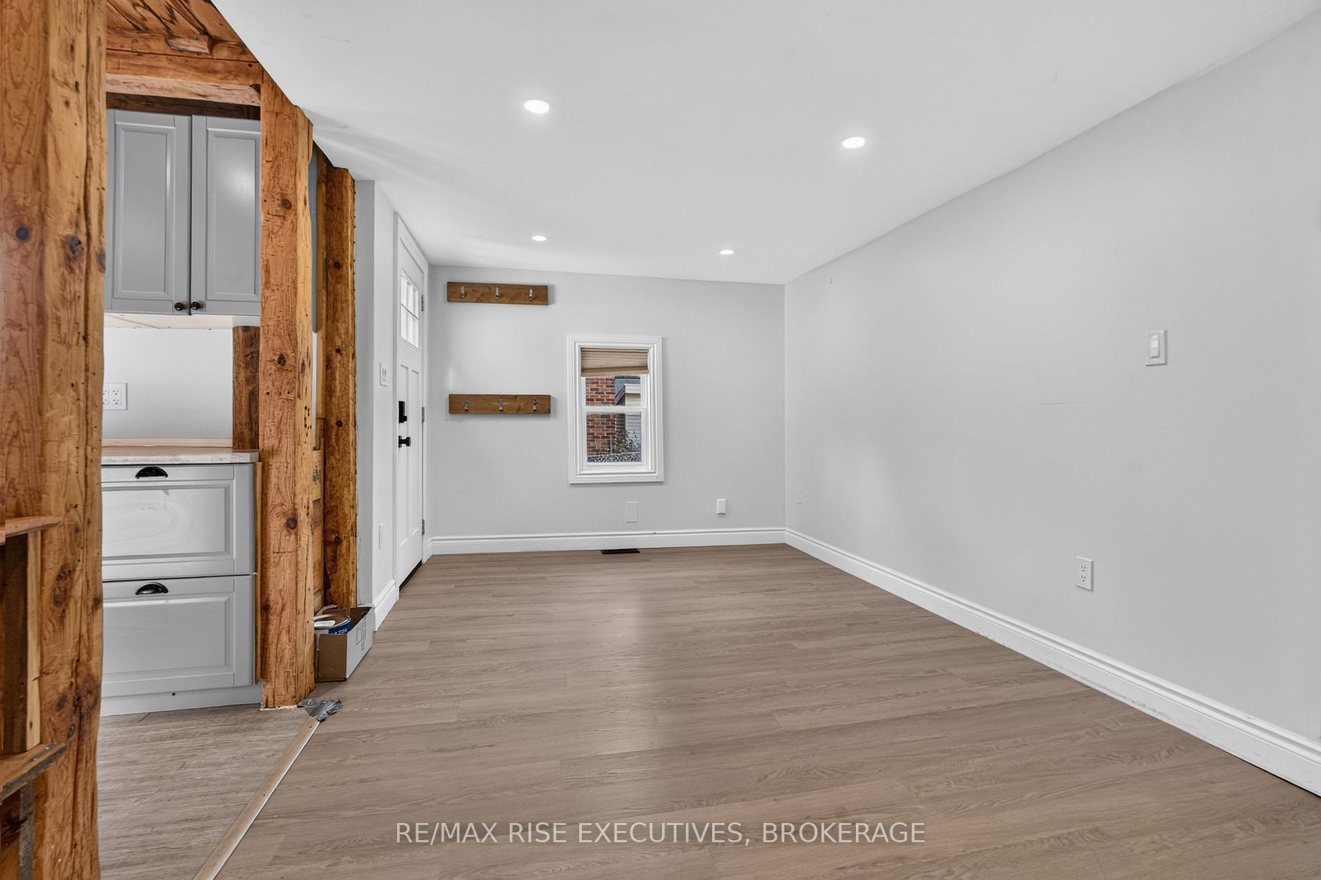 Photo 5 of 48 Elm Street, Kingston, East of Sir John A. Blvd — HOMEH