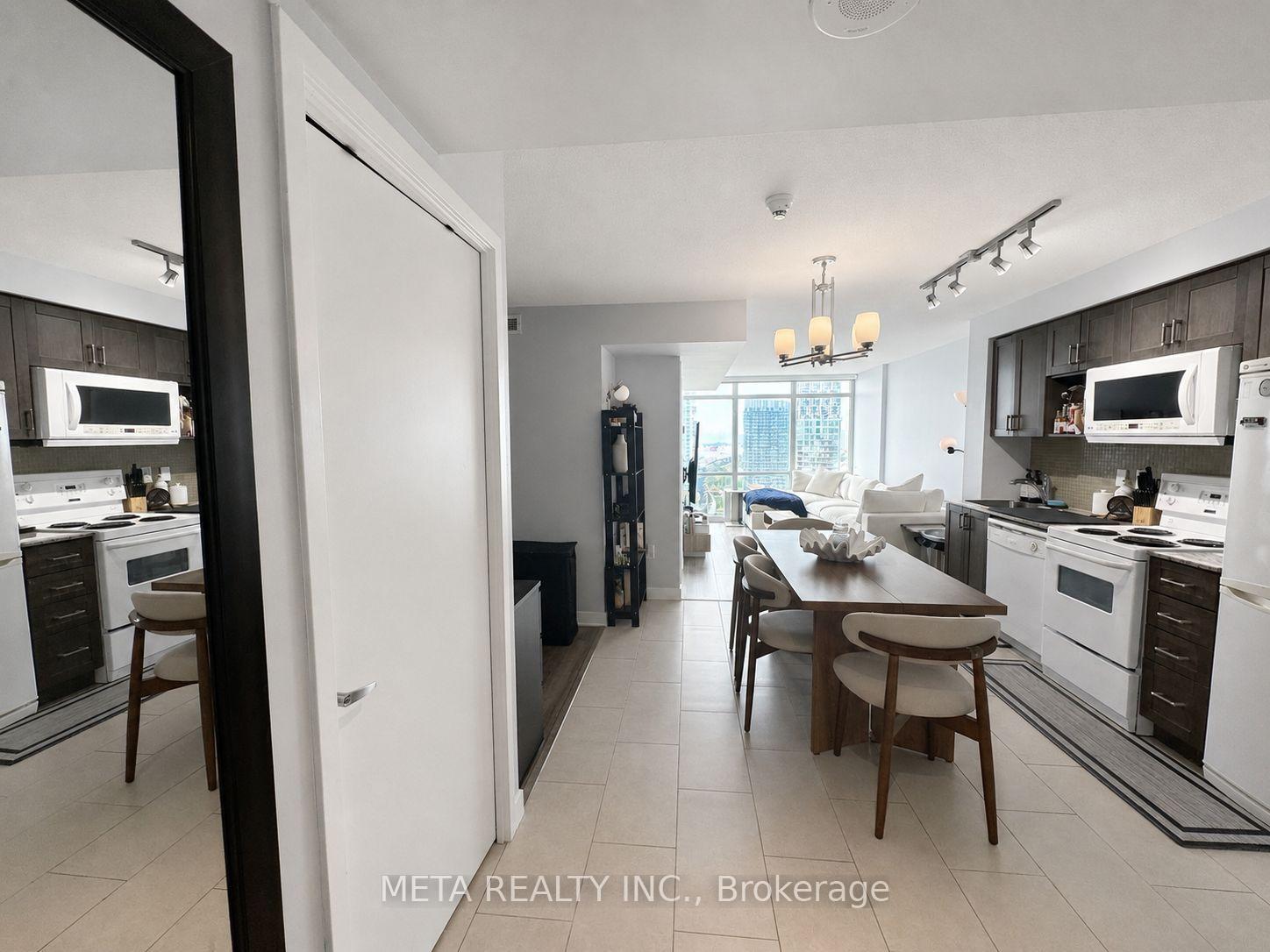 Photo 4 of Unit 2802, 15 Fort York Boulevard, Toronto, Waterfront Communities — HOMEH