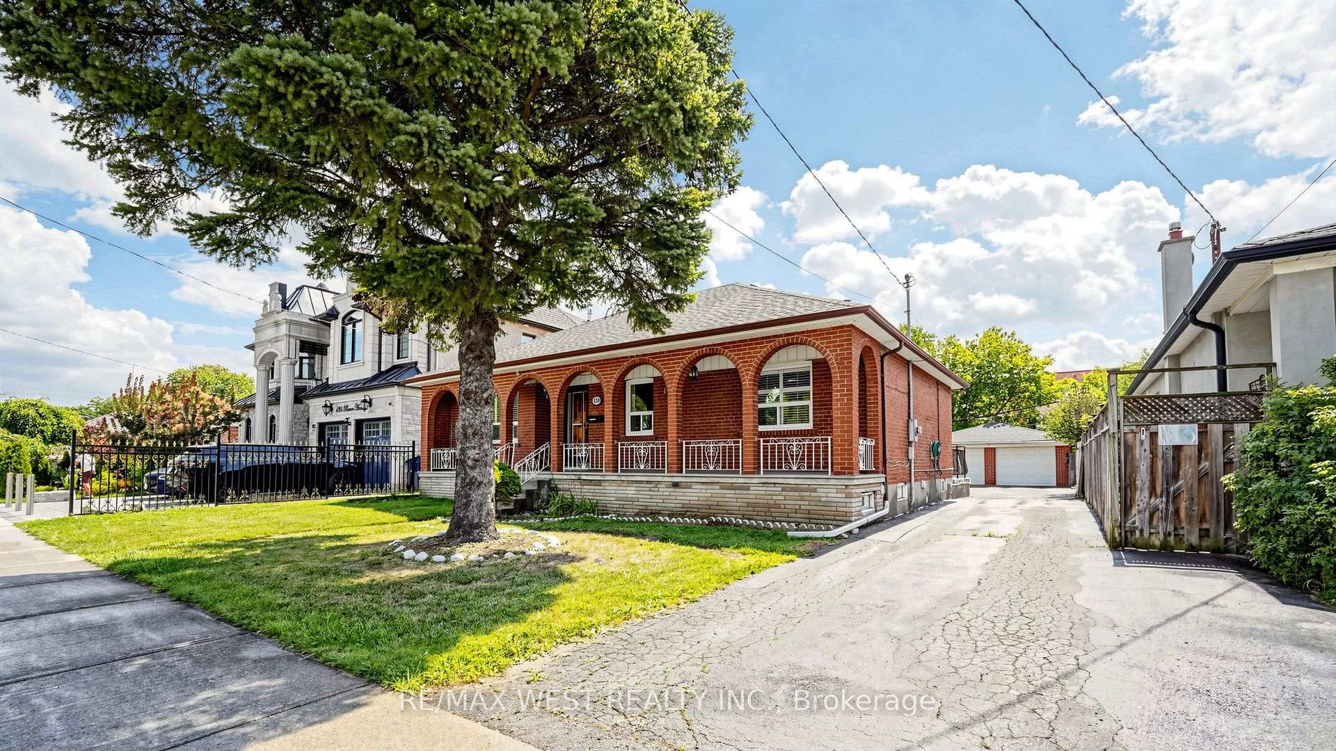 Photo 2 of Unit BSMT, 139 Ranee Avenue, Toronto, Englemount-Lawrence — HOMEH