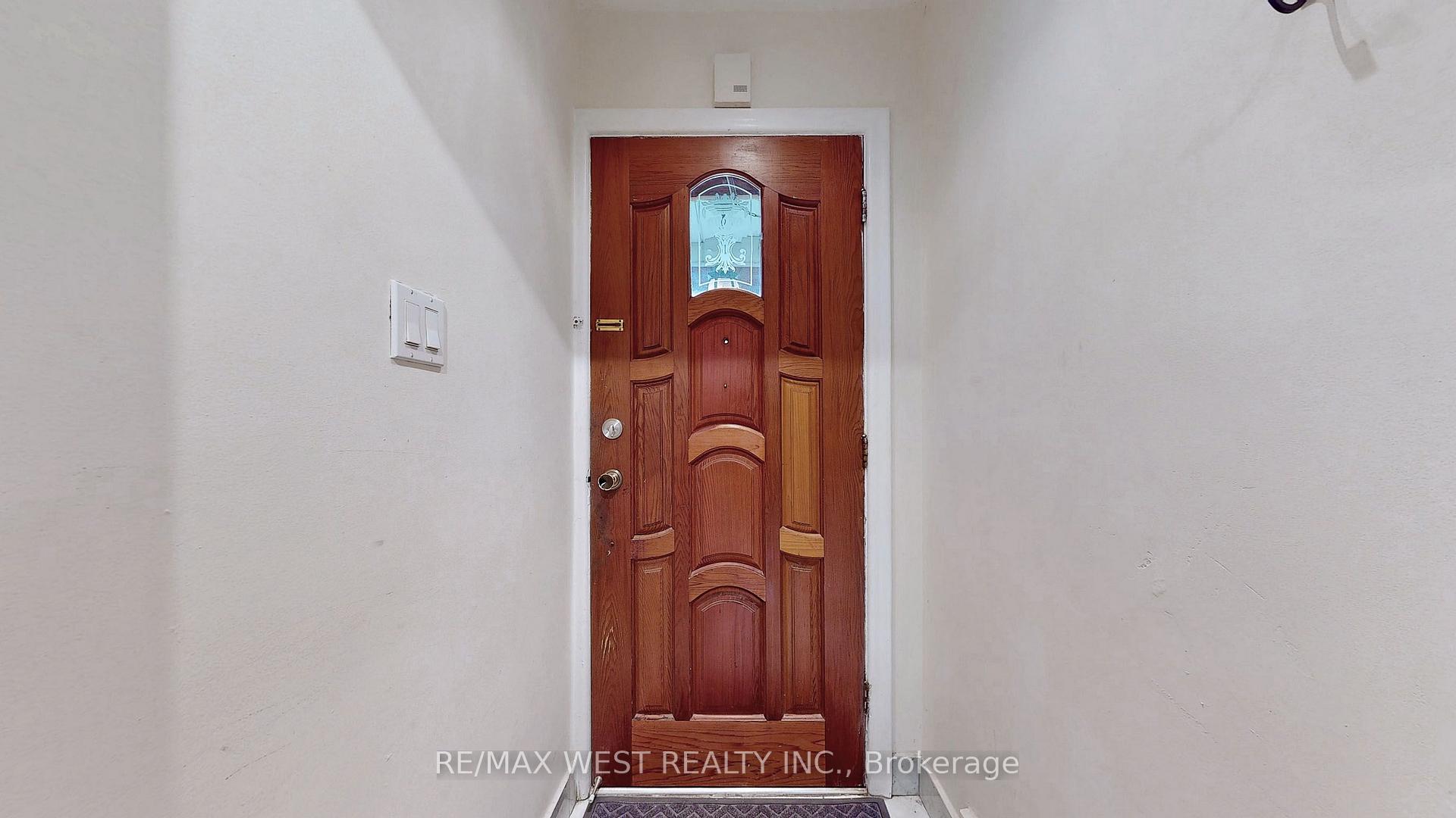 Photo 4 of Unit BSMT, 139 Ranee Avenue, Toronto, Englemount-Lawrence — HOMEH