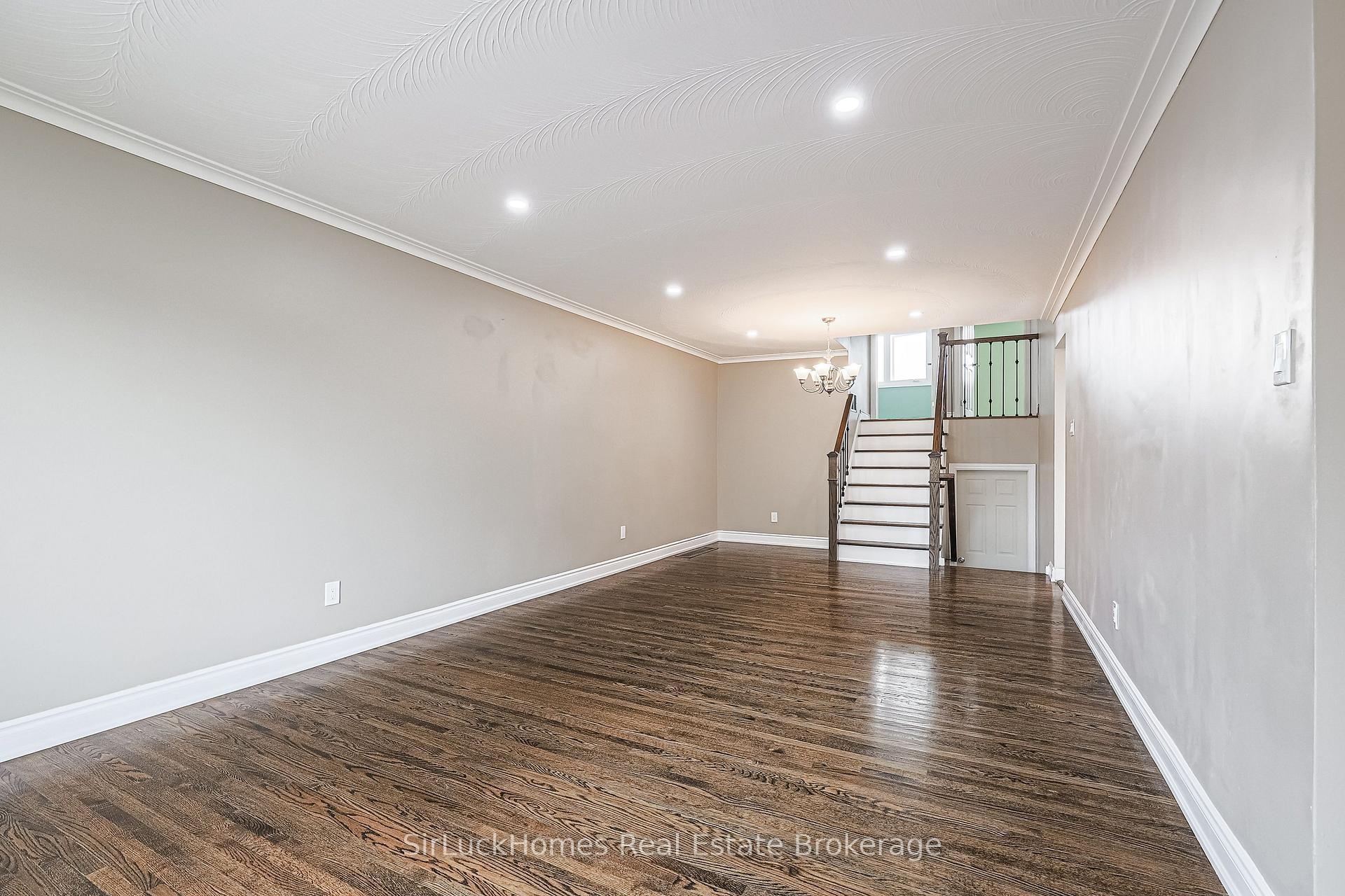 Photo 4 of 52 Dellbrook Crescent, North York, Humber Summit — HOMEH