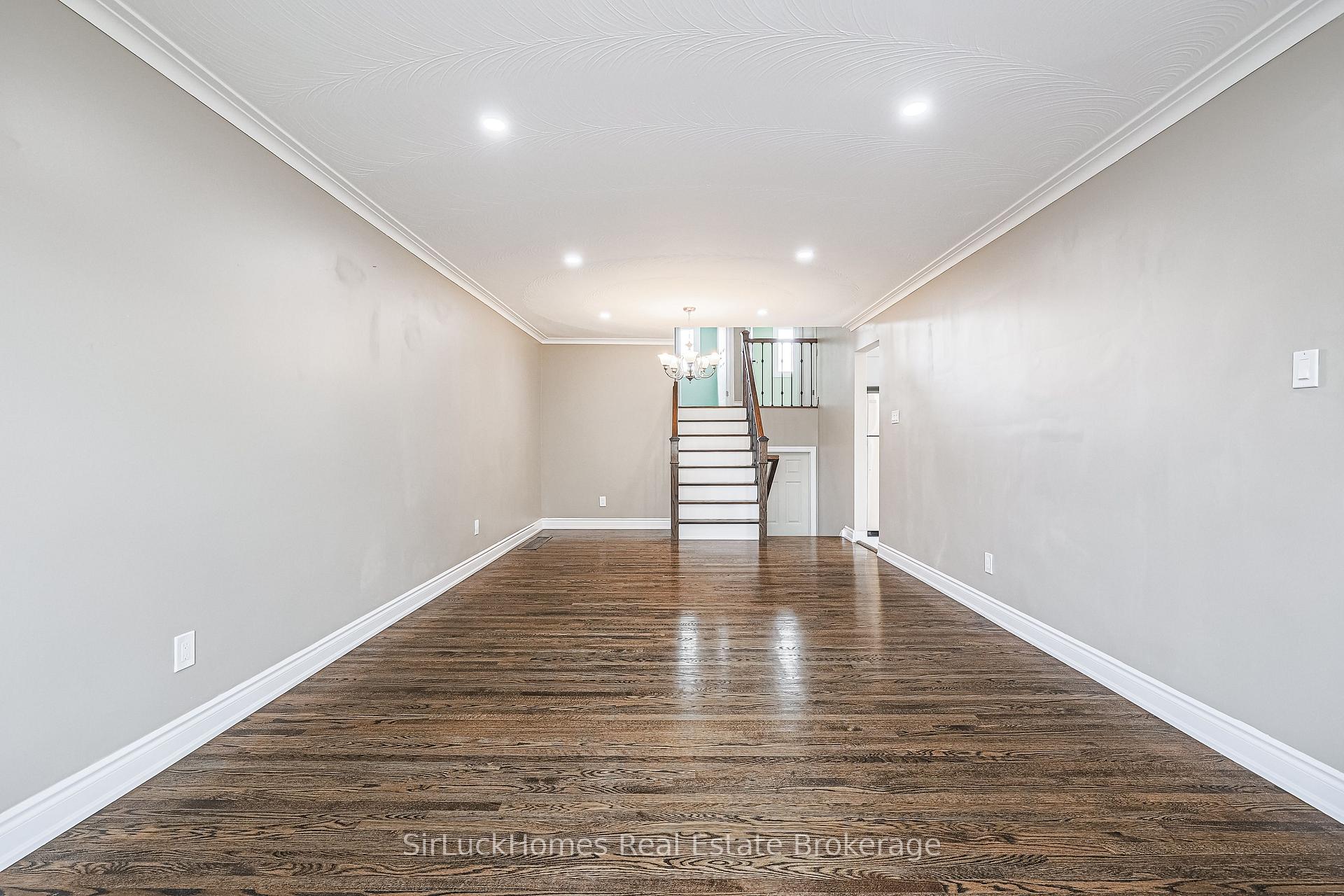 Photo 5 of 52 Dellbrook Crescent, North York, Humber Summit — HOMEH