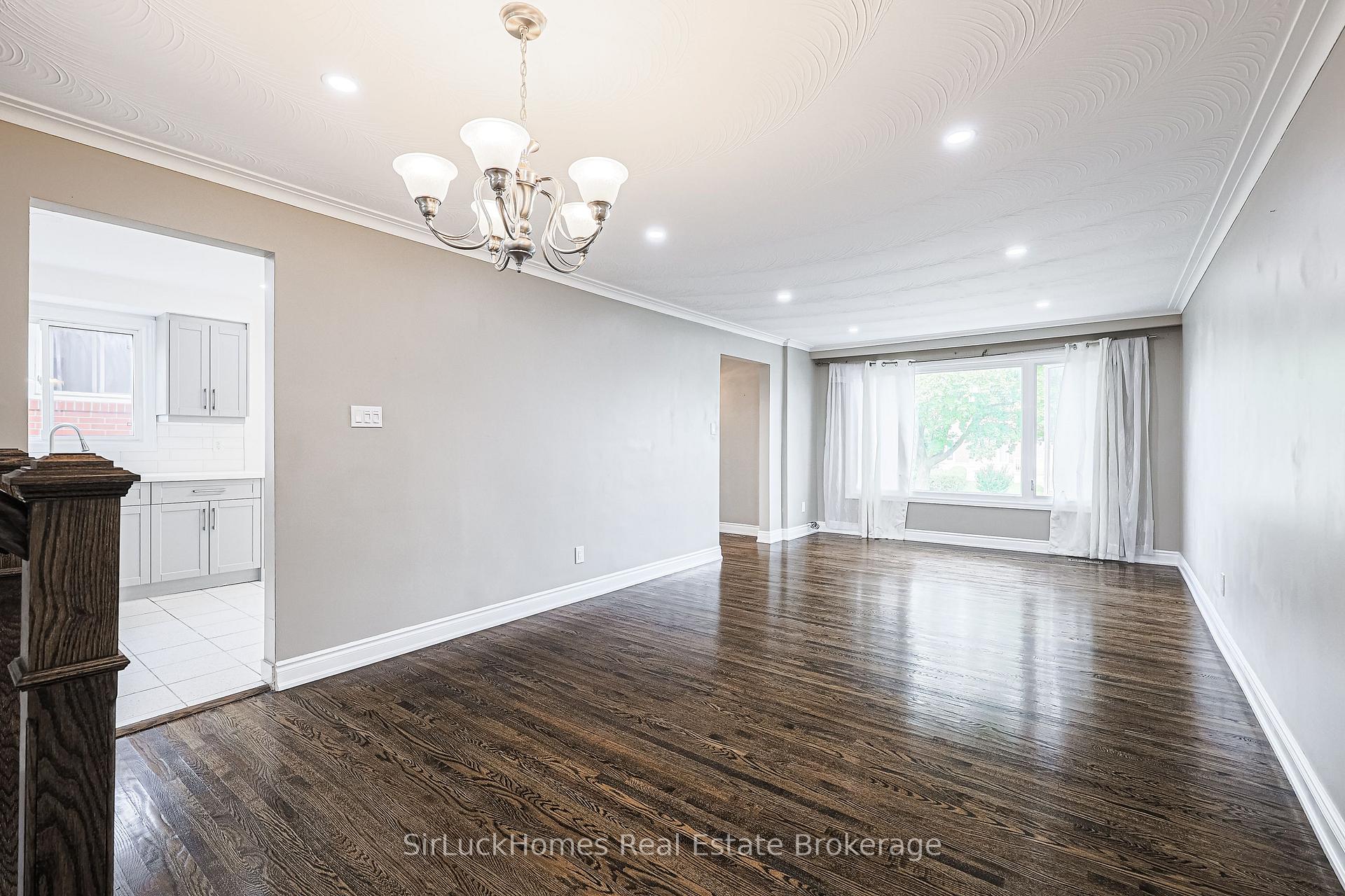 Photo 8 of 52 Dellbrook Crescent, North York, Humber Summit — HOMEH