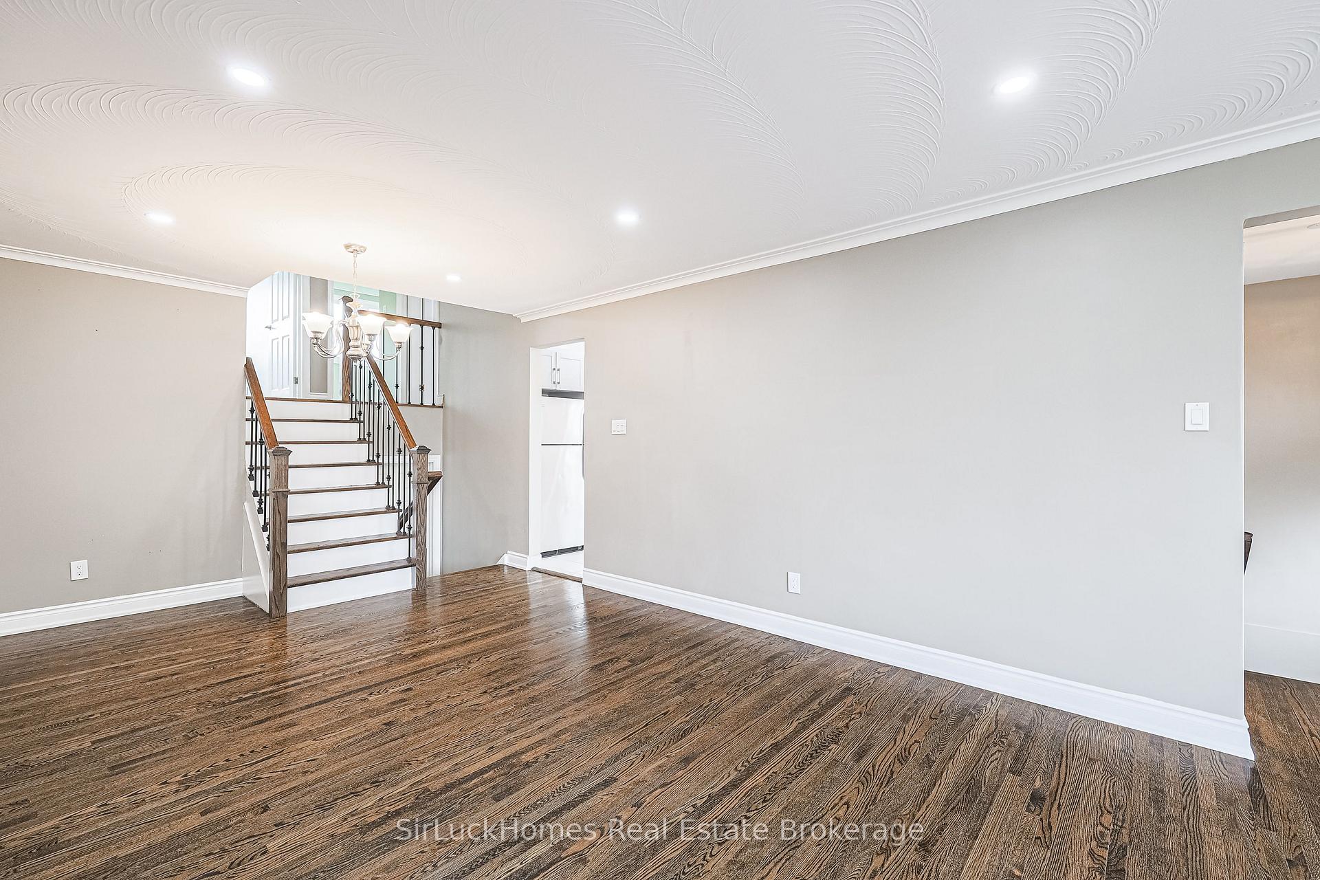 Photo 9 of 52 Dellbrook Crescent, North York, Humber Summit — HOMEH