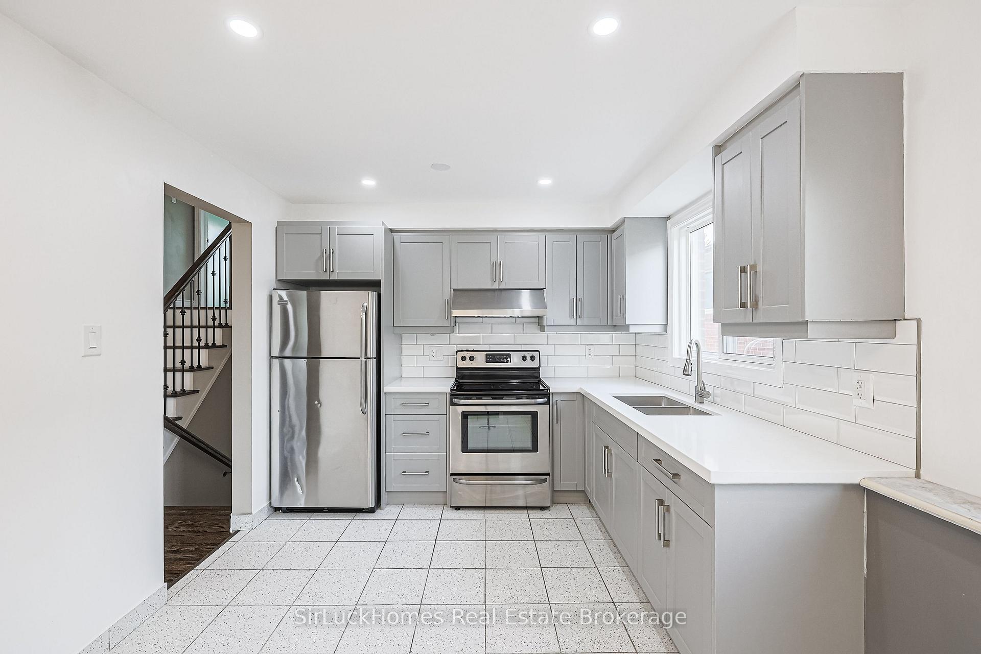 Photo 15 of 52 Dellbrook Crescent, North York, Humber Summit — HOMEH
