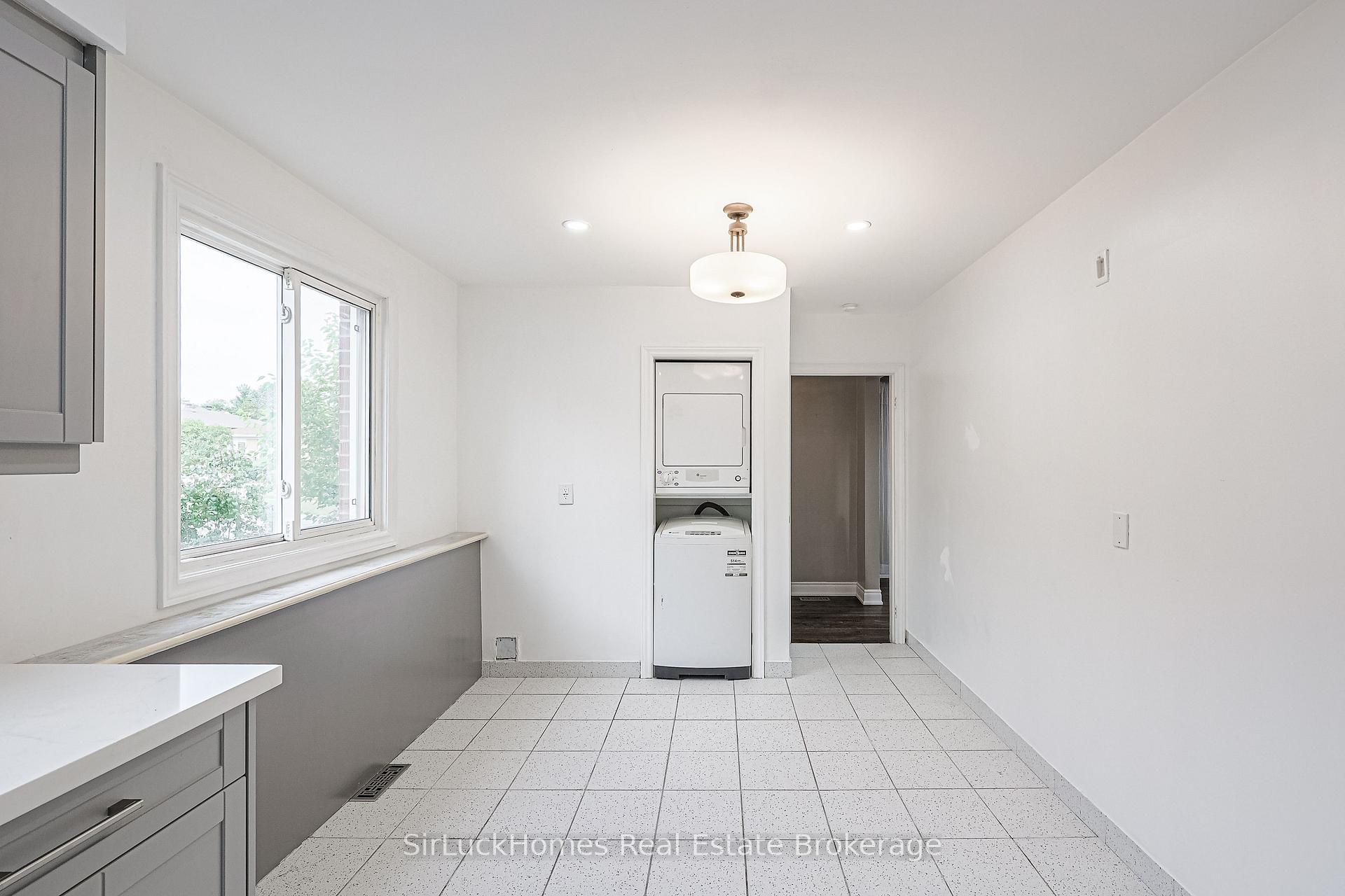 Photo 16 of 52 Dellbrook Crescent, North York, Humber Summit — HOMEH