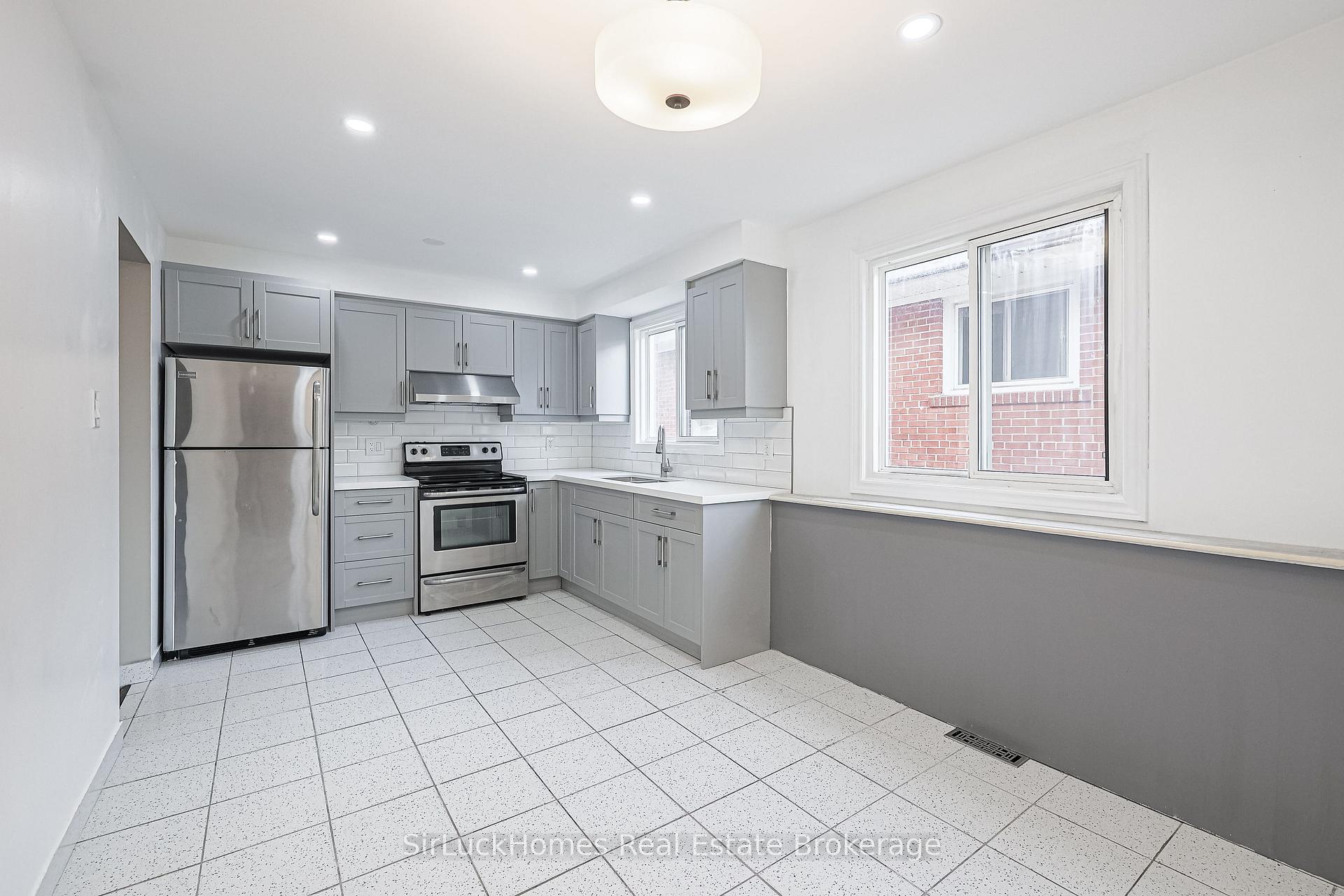 Photo 18 of 52 Dellbrook Crescent, North York, Humber Summit — HOMEH