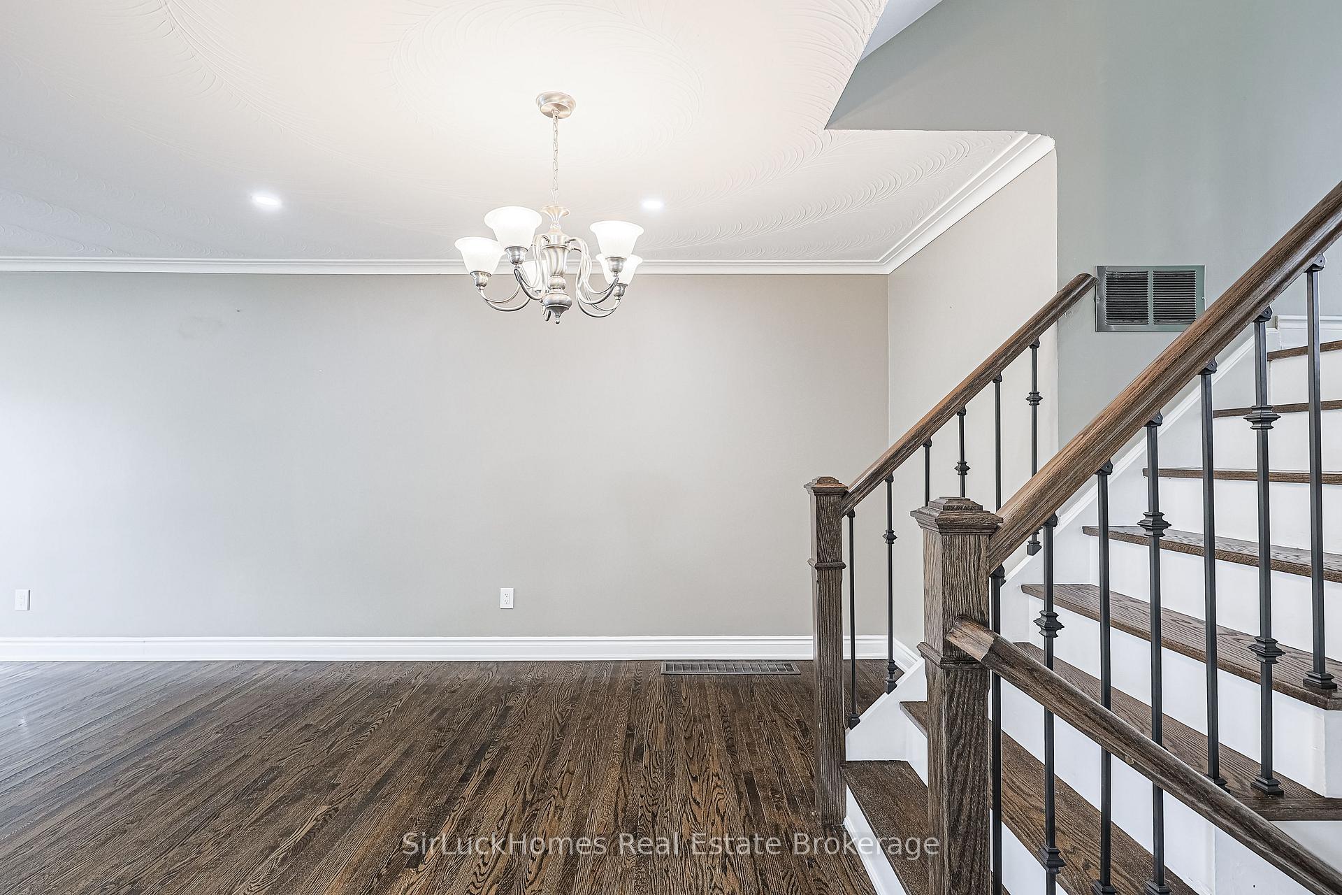 Photo 20 of 52 Dellbrook Crescent, North York, Humber Summit — HOMEH