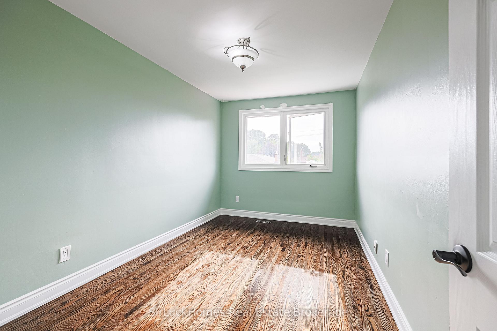 Photo 21 of 52 Dellbrook Crescent, North York, Humber Summit — HOMEH