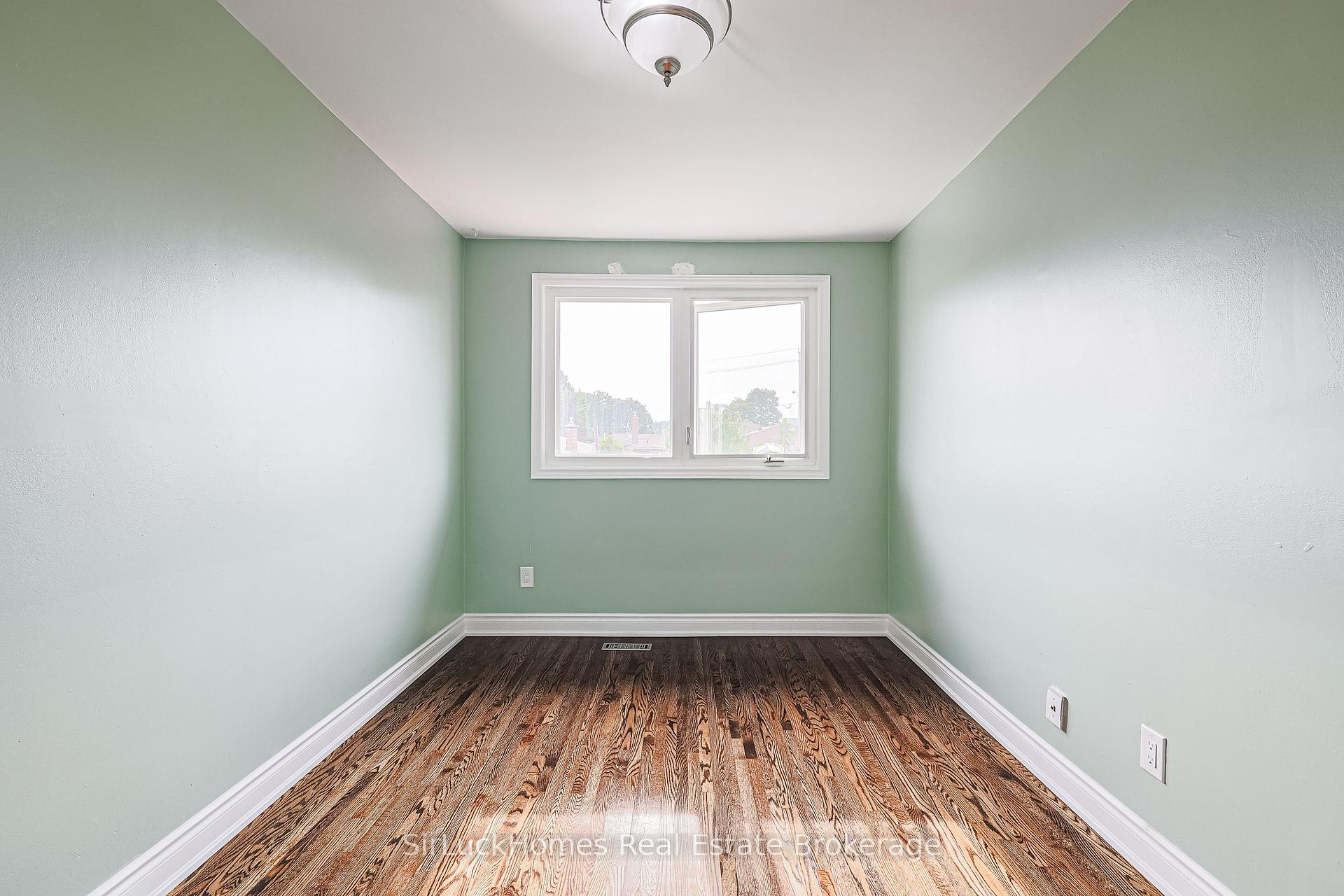 Photo 22 of 52 Dellbrook Crescent, North York, Humber Summit — HOMEH