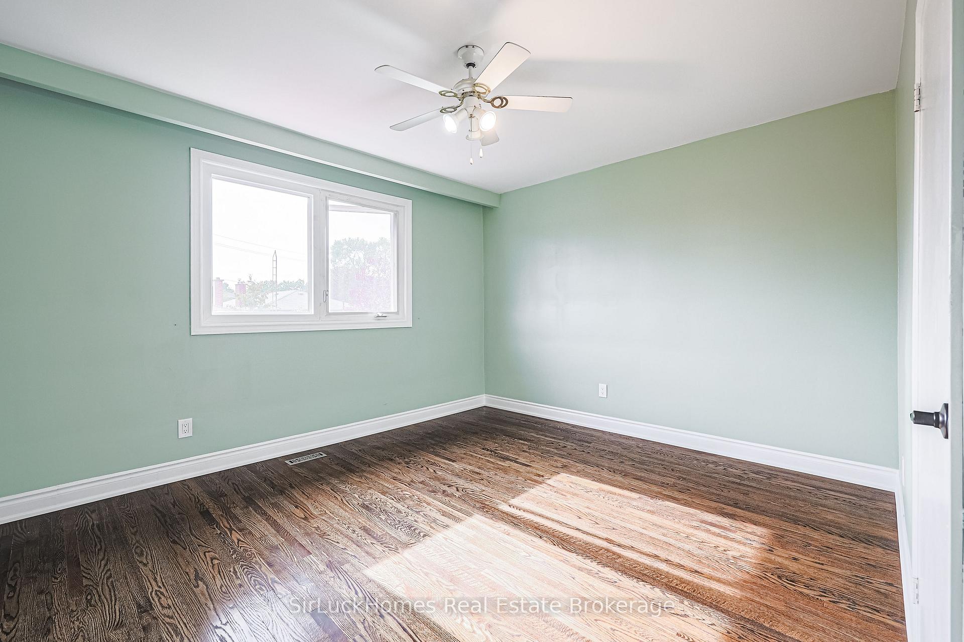 Photo 25 of 52 Dellbrook Crescent, North York, Humber Summit — HOMEH