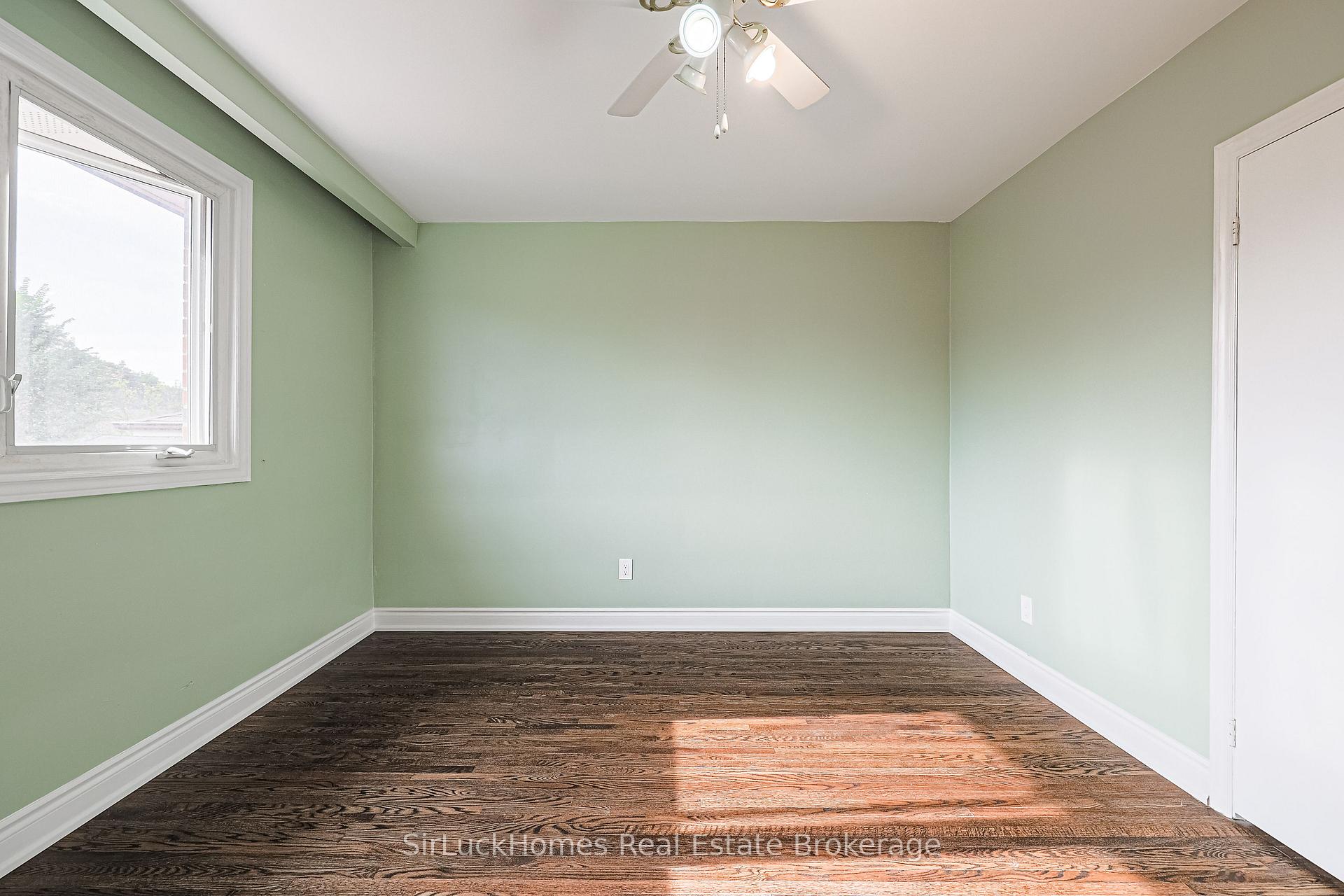 Photo 26 of 52 Dellbrook Crescent, North York, Humber Summit — HOMEH