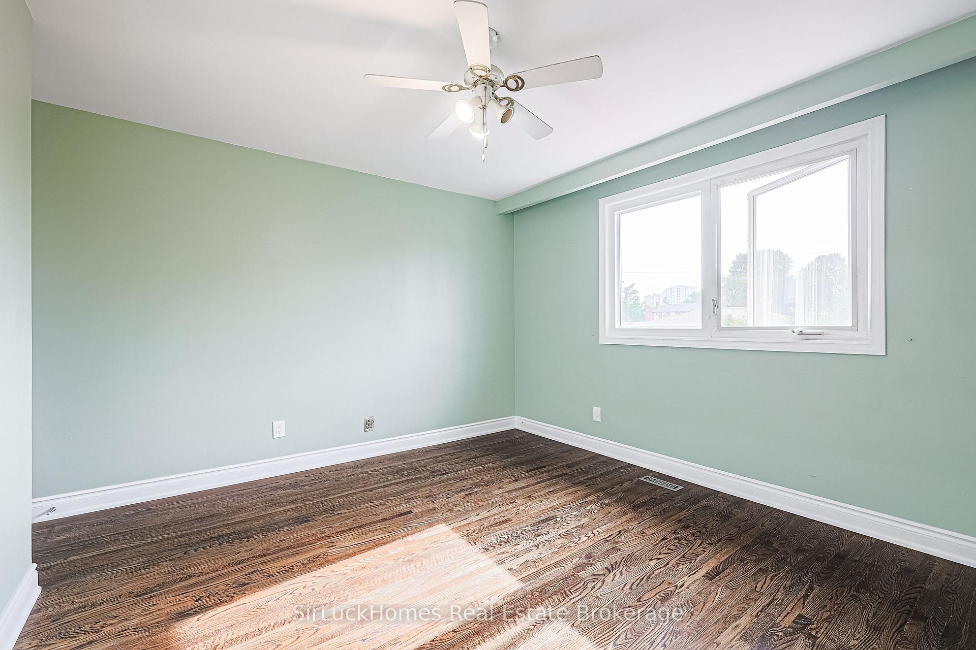 Photo 27 of 52 Dellbrook Crescent, North York, Humber Summit — HOMEH