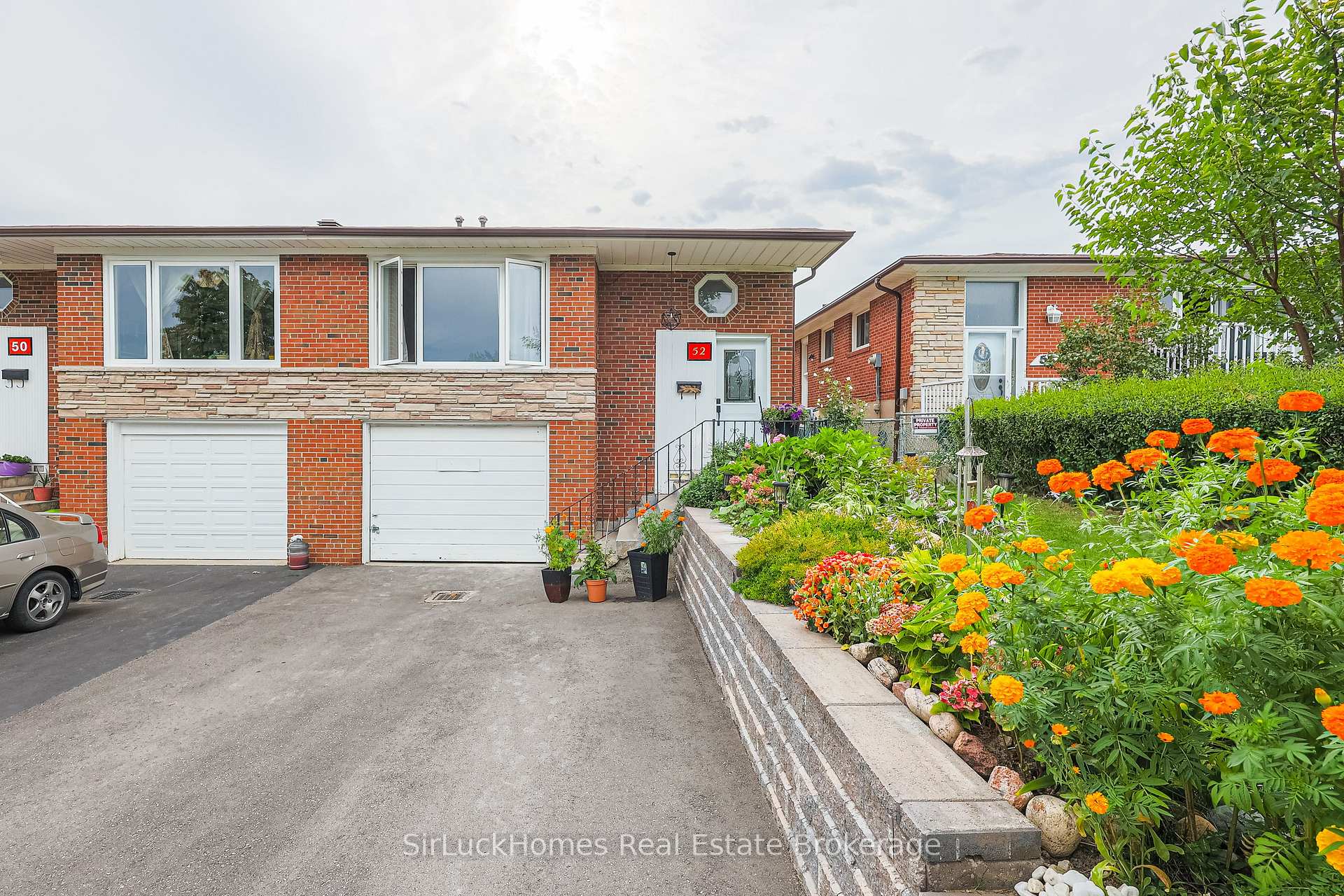 Photo 32 of 52 Dellbrook Crescent, North York, Humber Summit — HOMEH