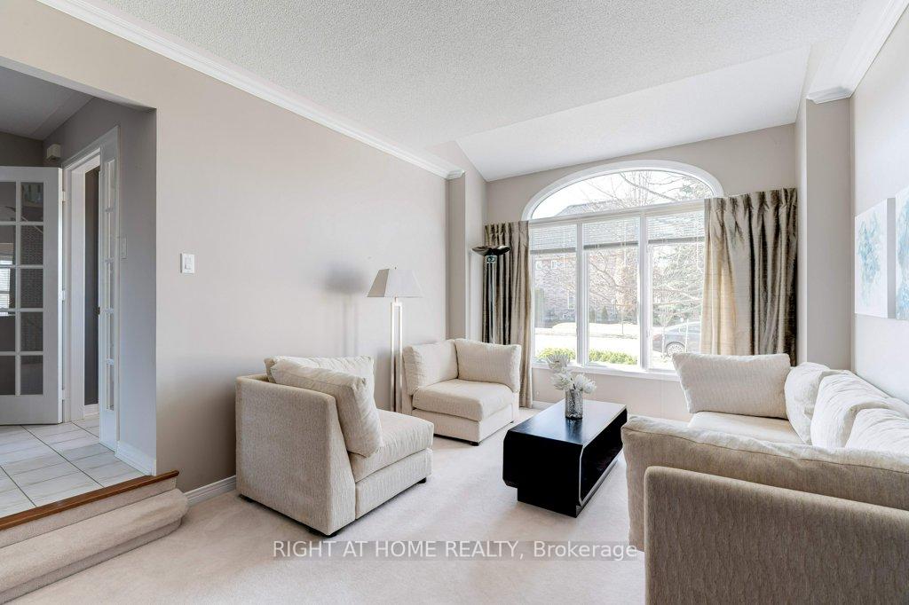 Photo 7 of 2109 Berwick Drive, Burlington, Rose — HOMEH