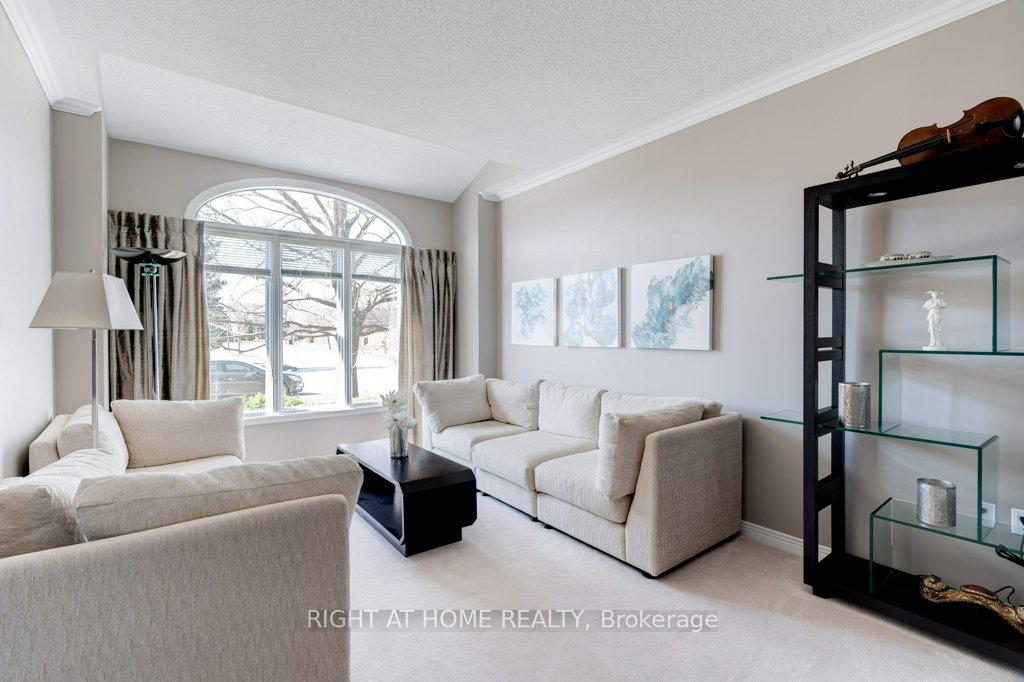Photo 8 of 2109 Berwick Drive, Burlington, Rose — HOMEH