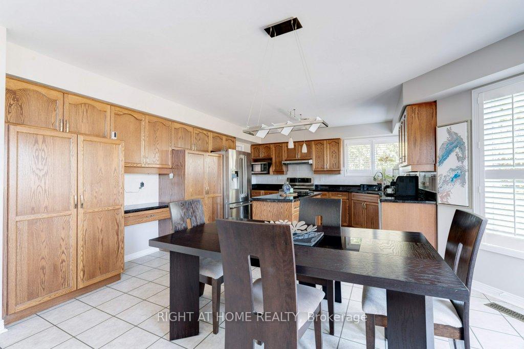 Photo 11 of 2109 Berwick Drive, Burlington, Rose — HOMEH