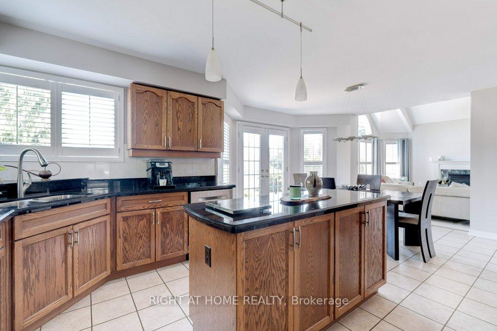 Photo 13 of 2109 Berwick Drive, Burlington, Rose — HOMEH