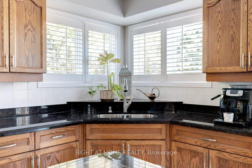 Photo 14 of 2109 Berwick Drive, Burlington, Rose — HOMEH