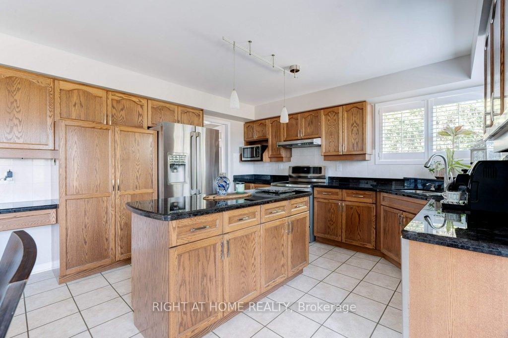 Photo 15 of 2109 Berwick Drive, Burlington, Rose — HOMEH