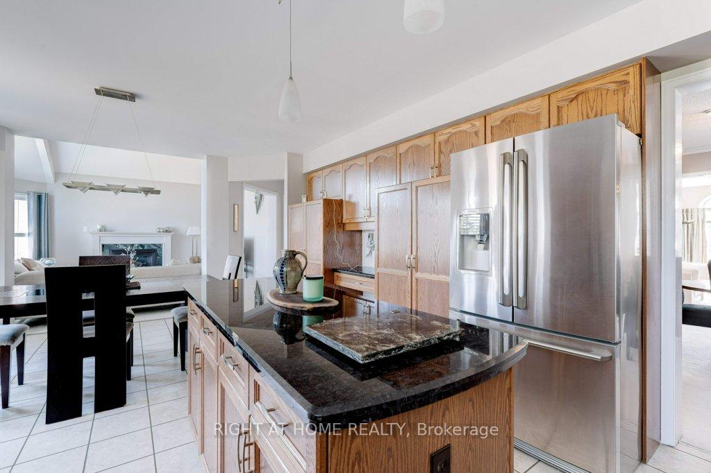 Photo 16 of 2109 Berwick Drive, Burlington, Rose — HOMEH