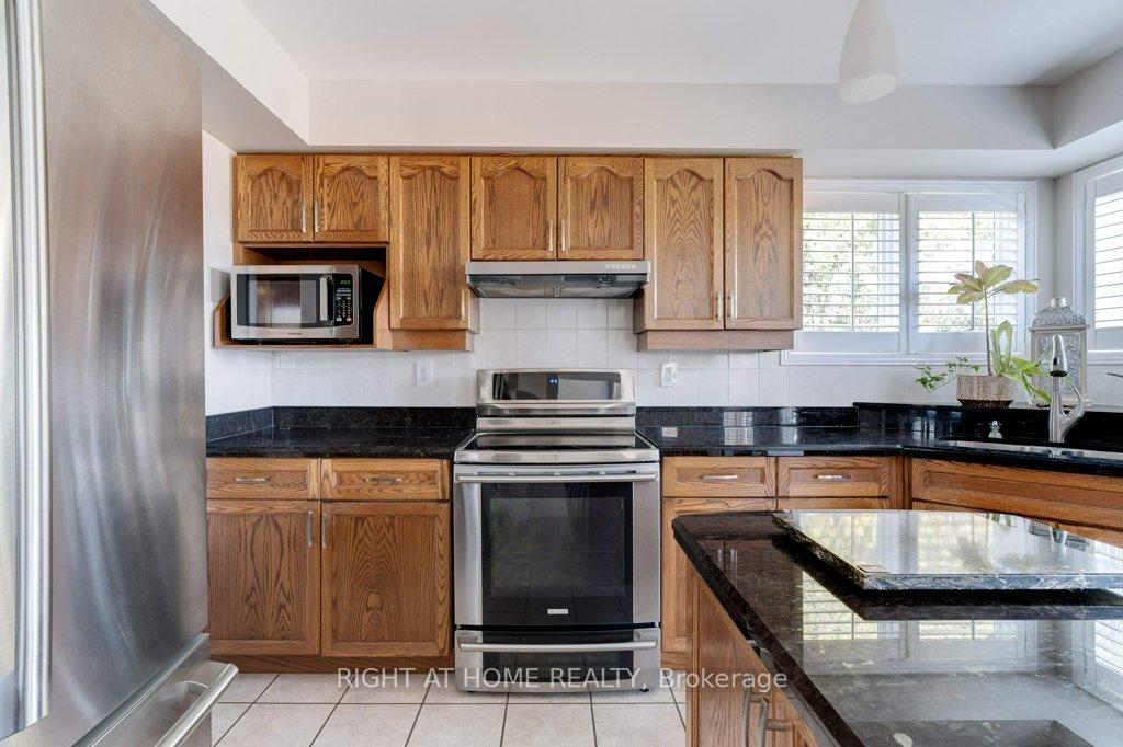 Photo 17 of 2109 Berwick Drive, Burlington, Rose — HOMEH