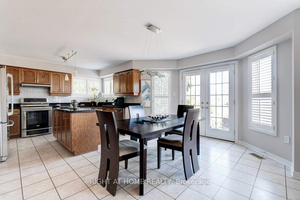 Photo 18 of 2109 Berwick Drive, Burlington, Rose — HOMEH