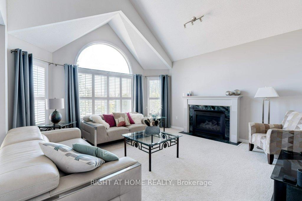 Photo 20 of 2109 Berwick Drive, Burlington, Rose — HOMEH
