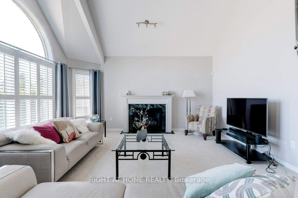 Photo 21 of 2109 Berwick Drive, Burlington, Rose — HOMEH
