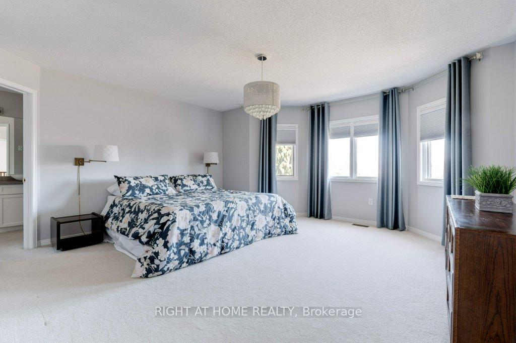 Photo 29 of 2109 Berwick Drive, Burlington, Rose — HOMEH