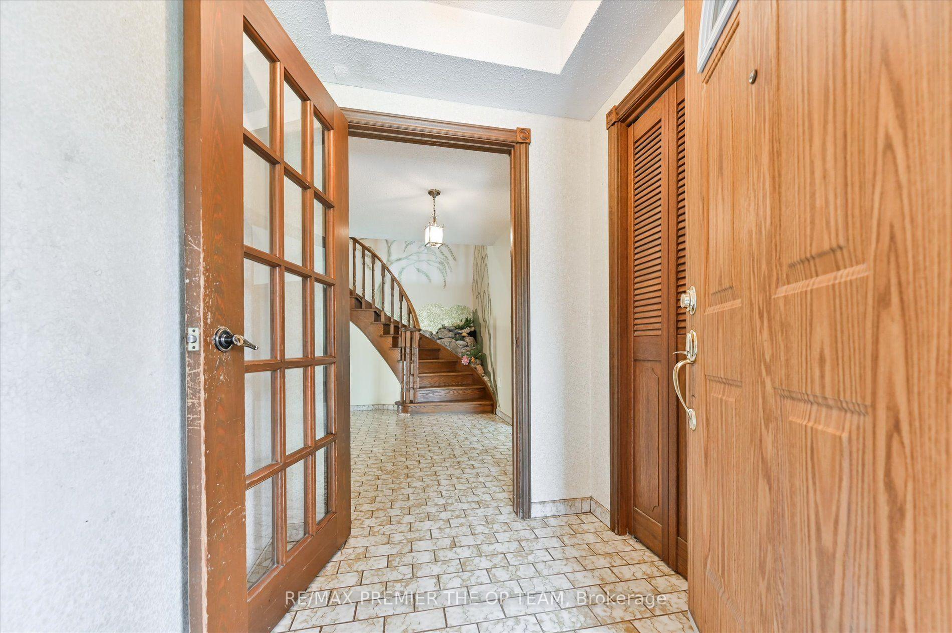 Photo 5 of 82 Highland Park Drive, Markham, Grandview — HOMEH