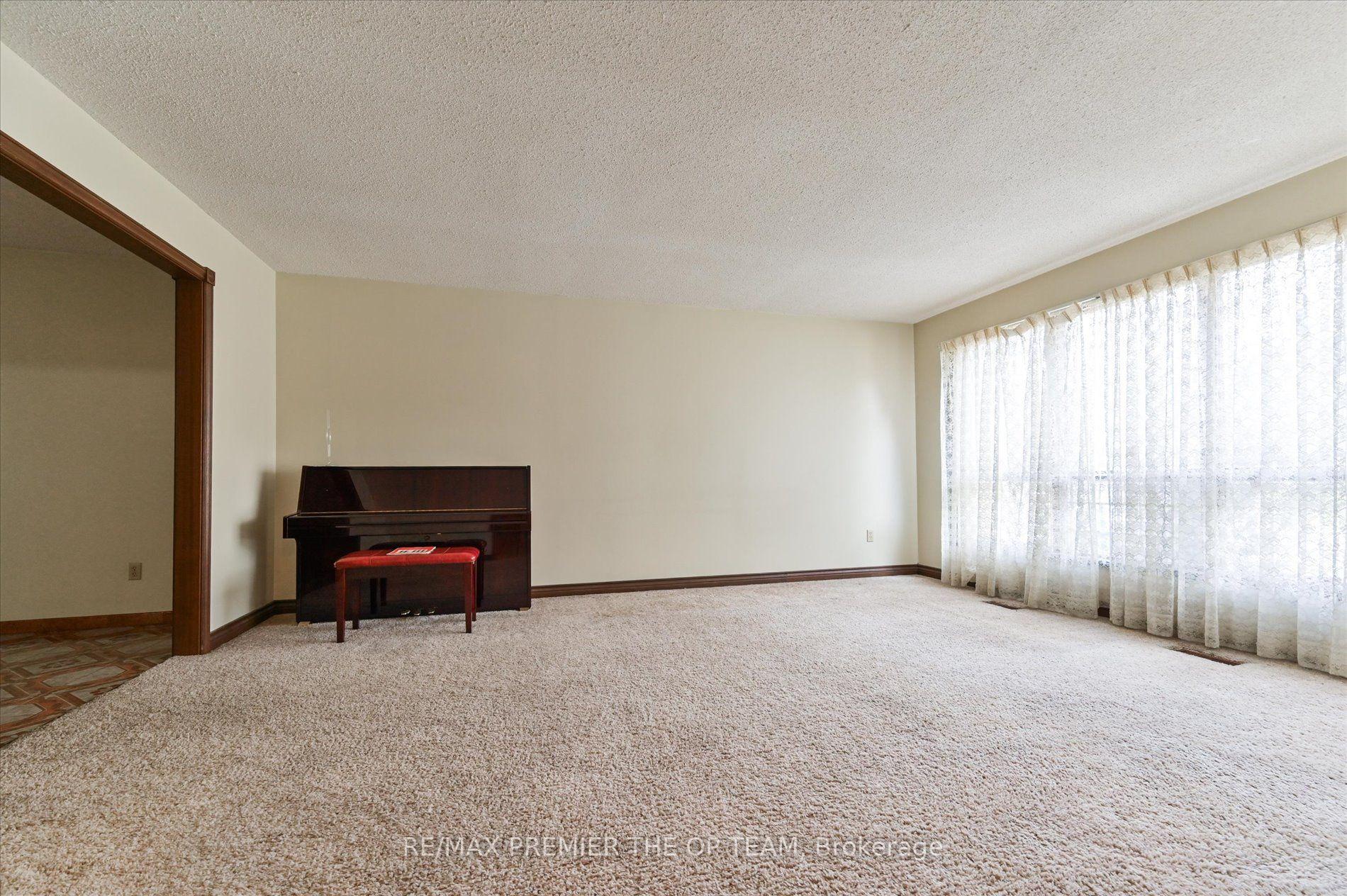 Photo 8 of 82 Highland Park Drive, Markham, Grandview — HOMEH