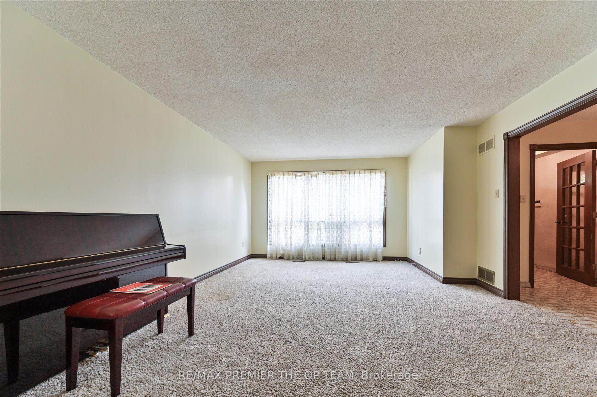 Photo 9 of 82 Highland Park Drive, Markham, Grandview — HOMEH