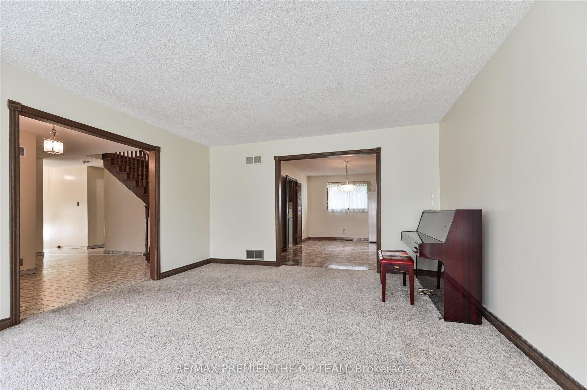 Photo 10 of 82 Highland Park Drive, Markham, Grandview — HOMEH