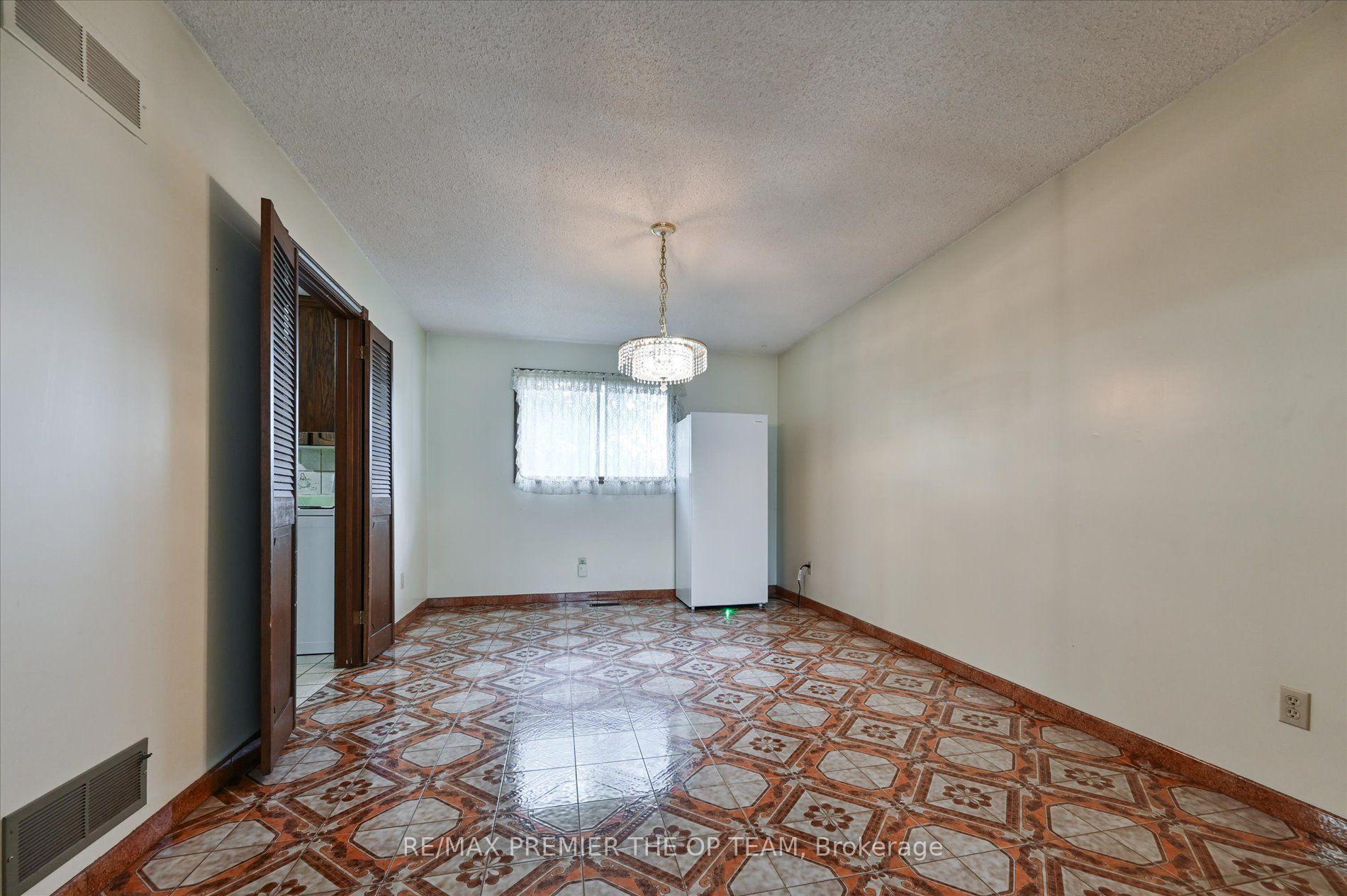 Photo 11 of 82 Highland Park Drive, Markham, Grandview — HOMEH