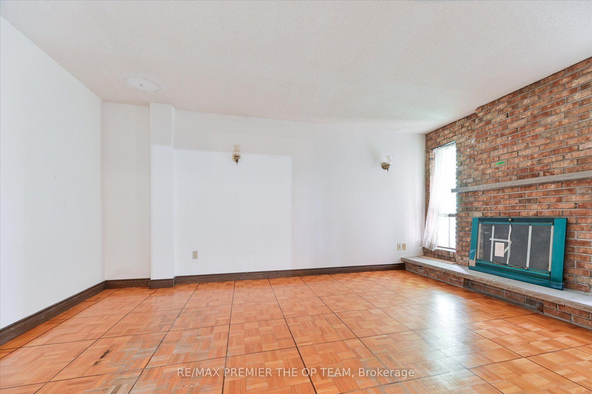Photo 13 of 82 Highland Park Drive, Markham, Grandview — HOMEH