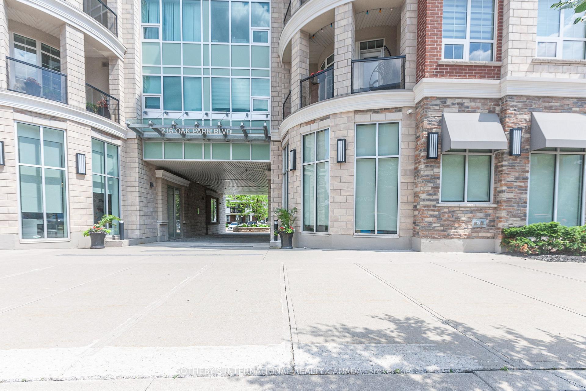 Front of Unit 315, 216 Oak Park Boulevard