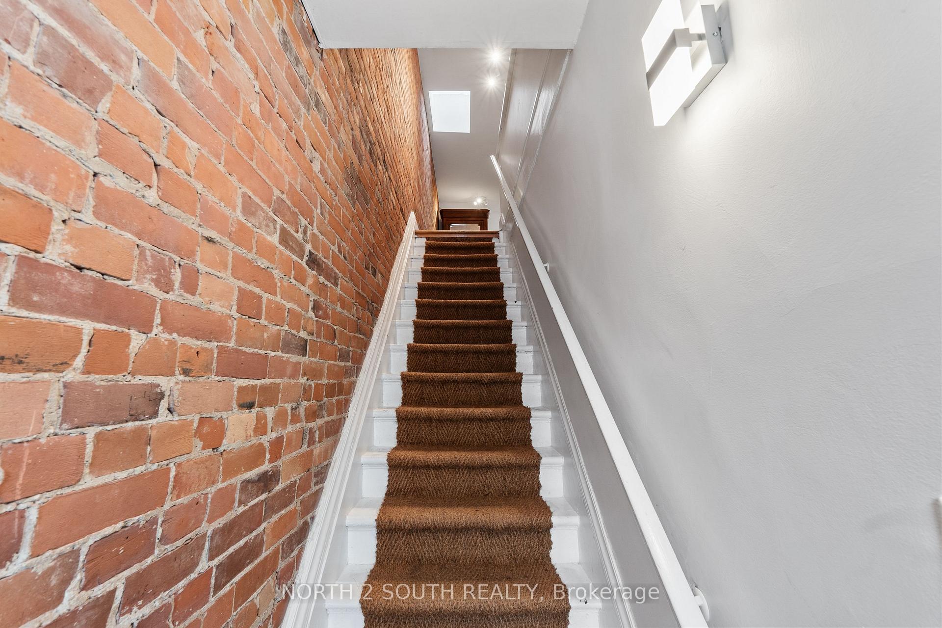 Photo 8 of Unit Upper, 161 Marlborough Place, Toronto, The Annex — HOMEH