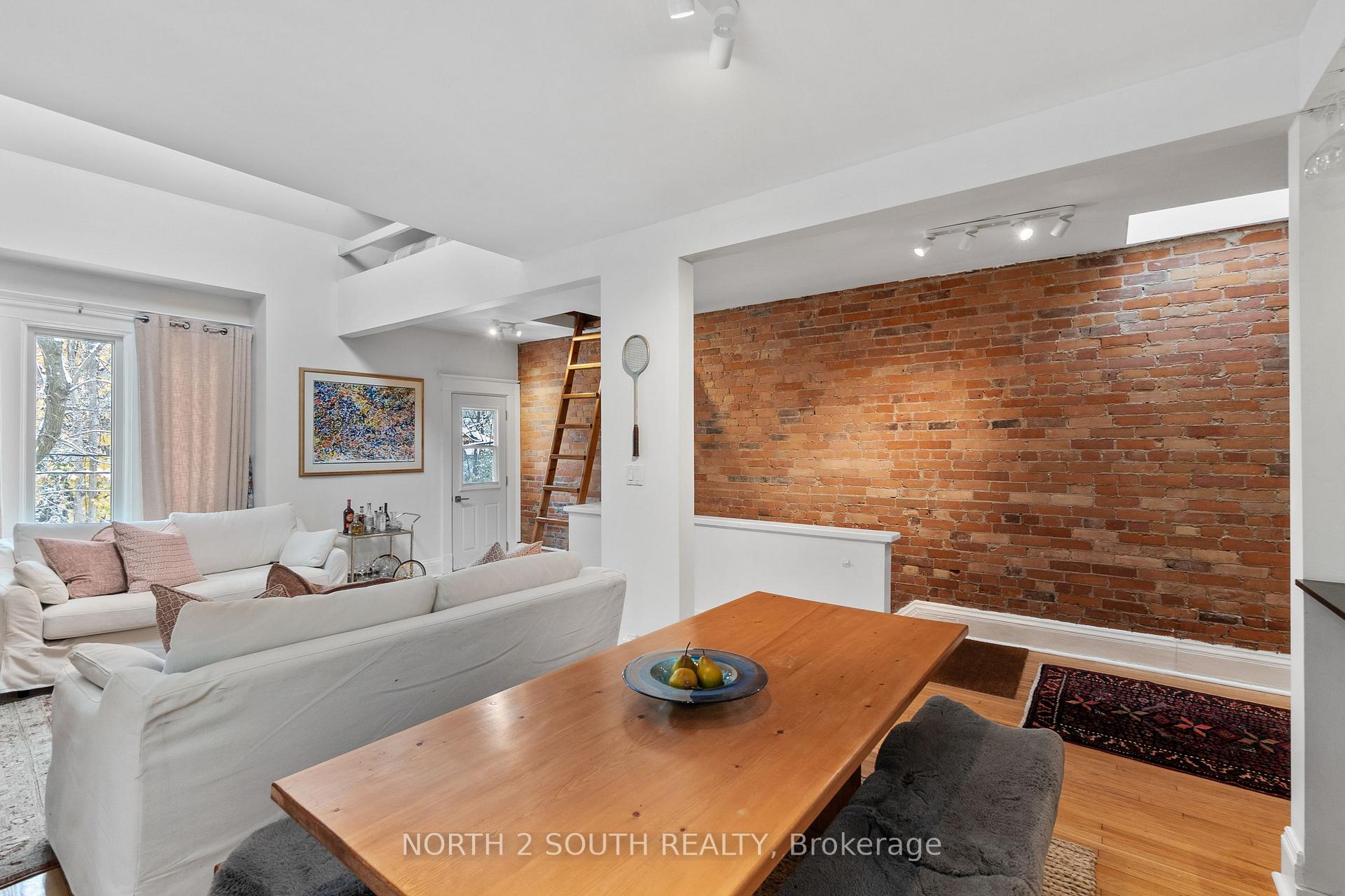 Photo 10 of Unit Upper, 161 Marlborough Place, Toronto, The Annex — HOMEH