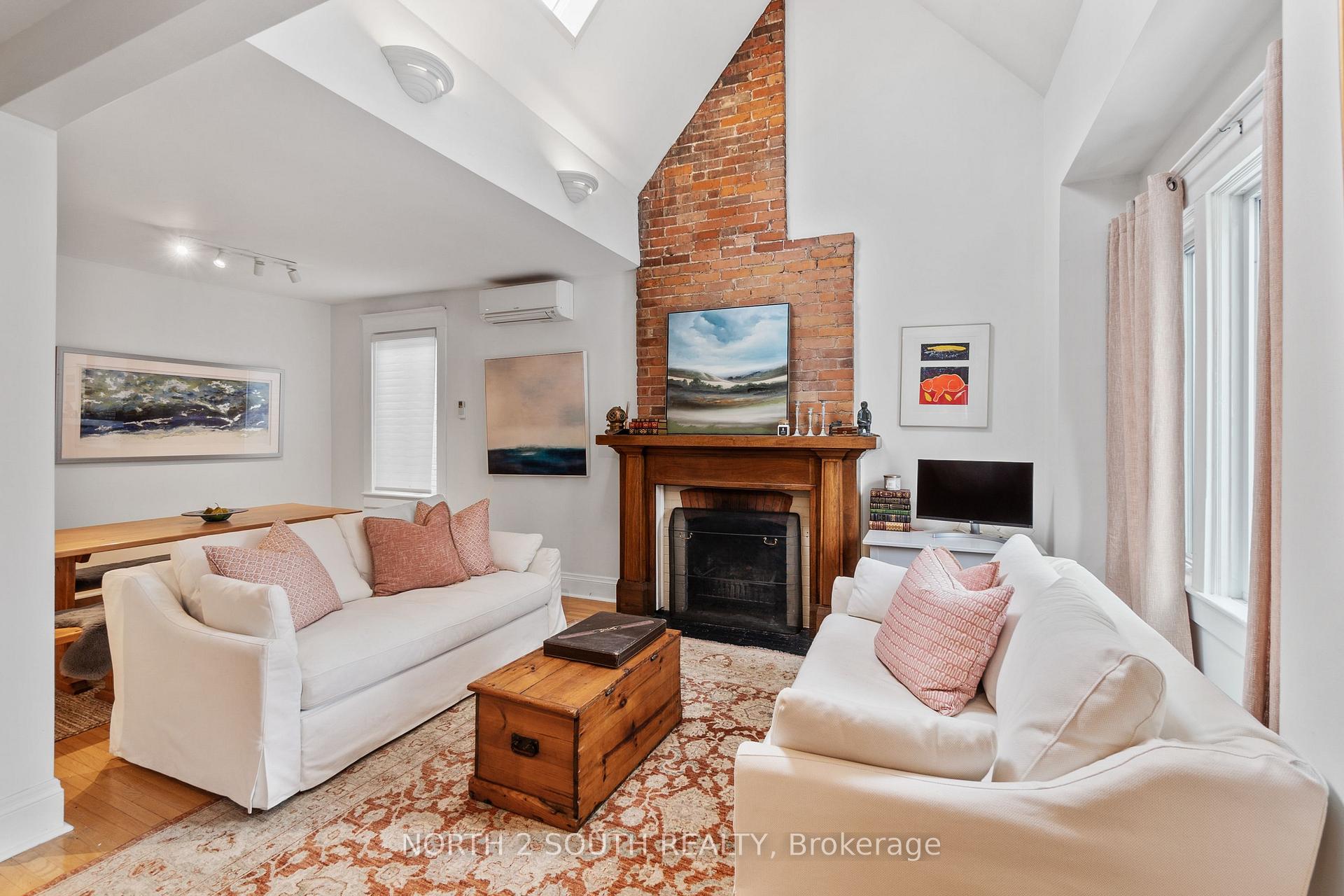 Photo 13 of Unit Upper, 161 Marlborough Place, Toronto, The Annex — HOMEH