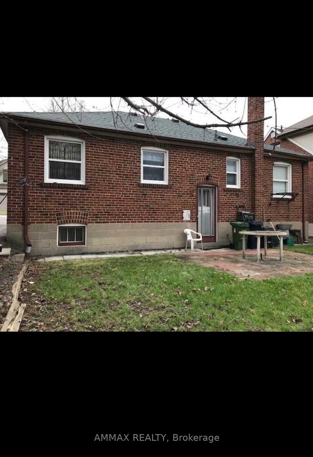Photo 2 of 42 Arrowsmith Avenue, North York, Brookhaven-Amesbury — HOMEH