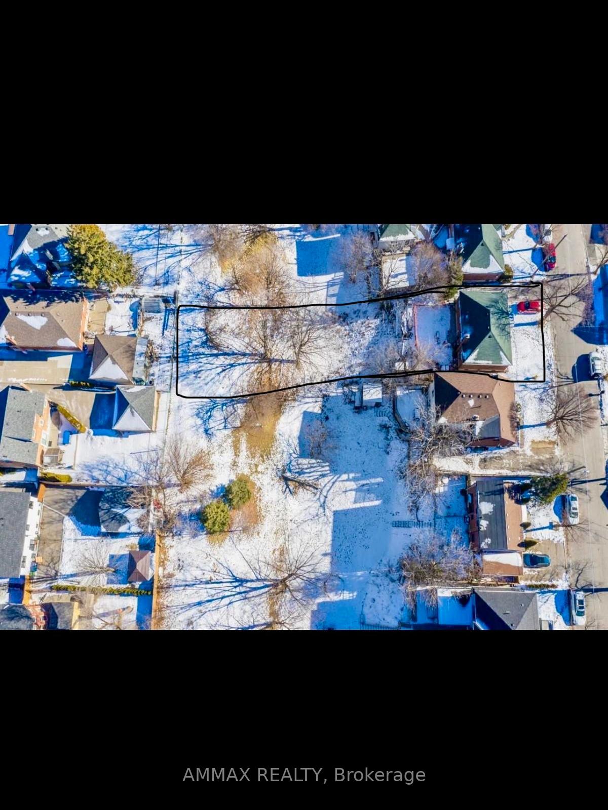 Photo 4 of 42 Arrowsmith Avenue, North York, Brookhaven-Amesbury — HOMEH