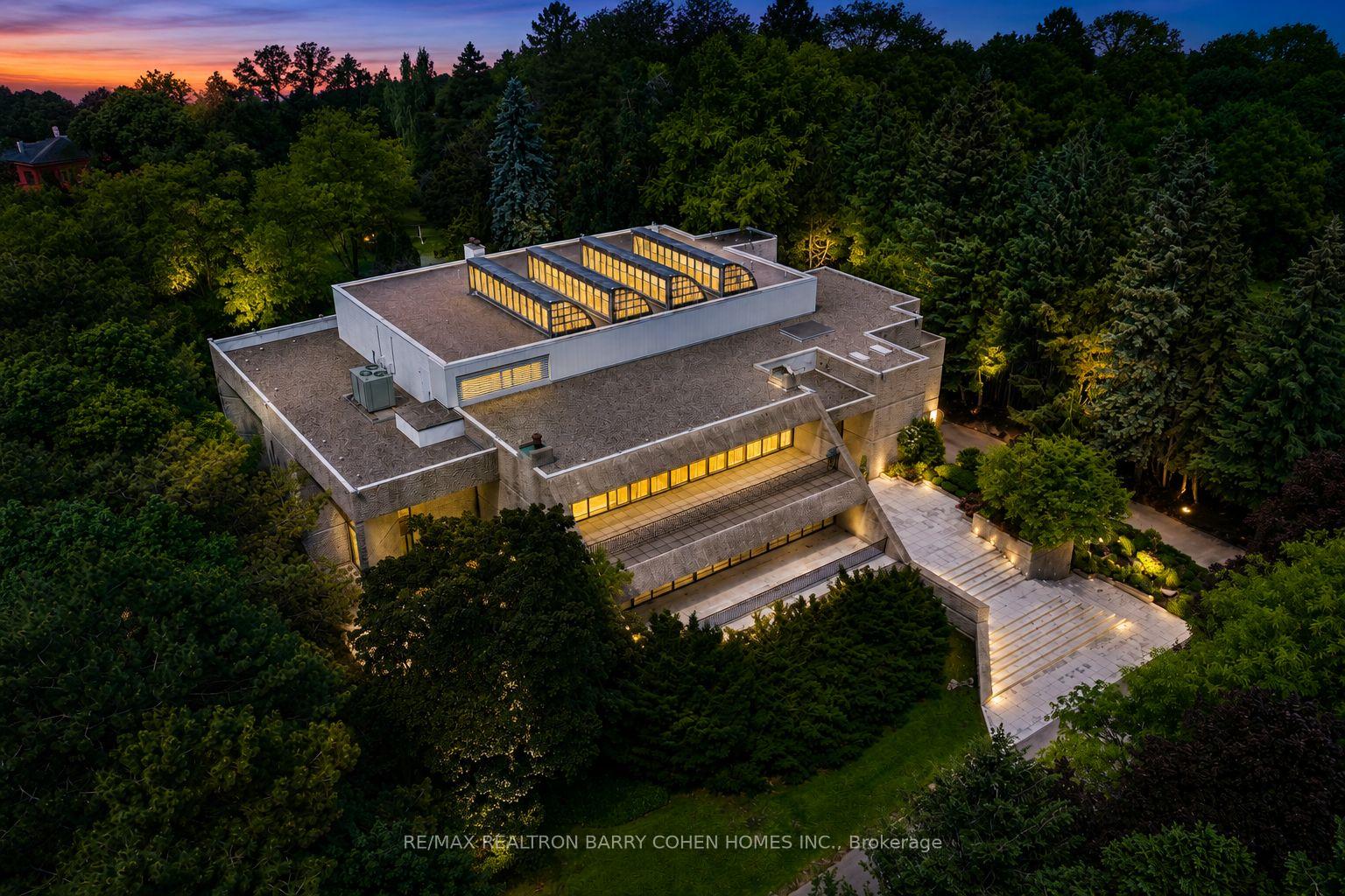 Photo 1 of 30 High Point Road, North York, Bridle Path-Sunnybrook-York Mills — HOMEH