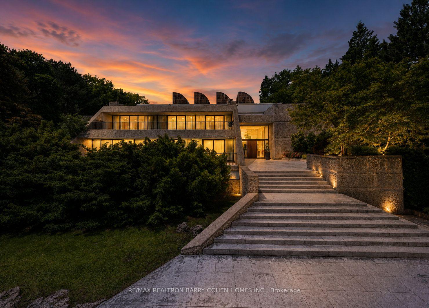 Photo 2 of 30 High Point Road, North York, Bridle Path-Sunnybrook-York Mills — HOMEH