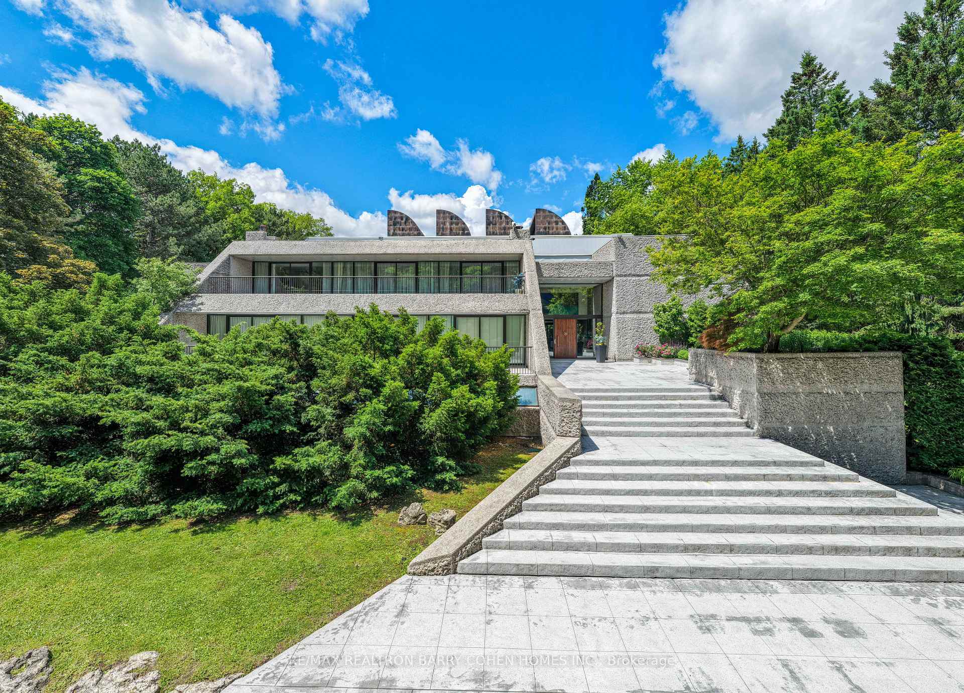 Photo 3 of 30 High Point Road, North York, Bridle Path-Sunnybrook-York Mills — HOMEH
