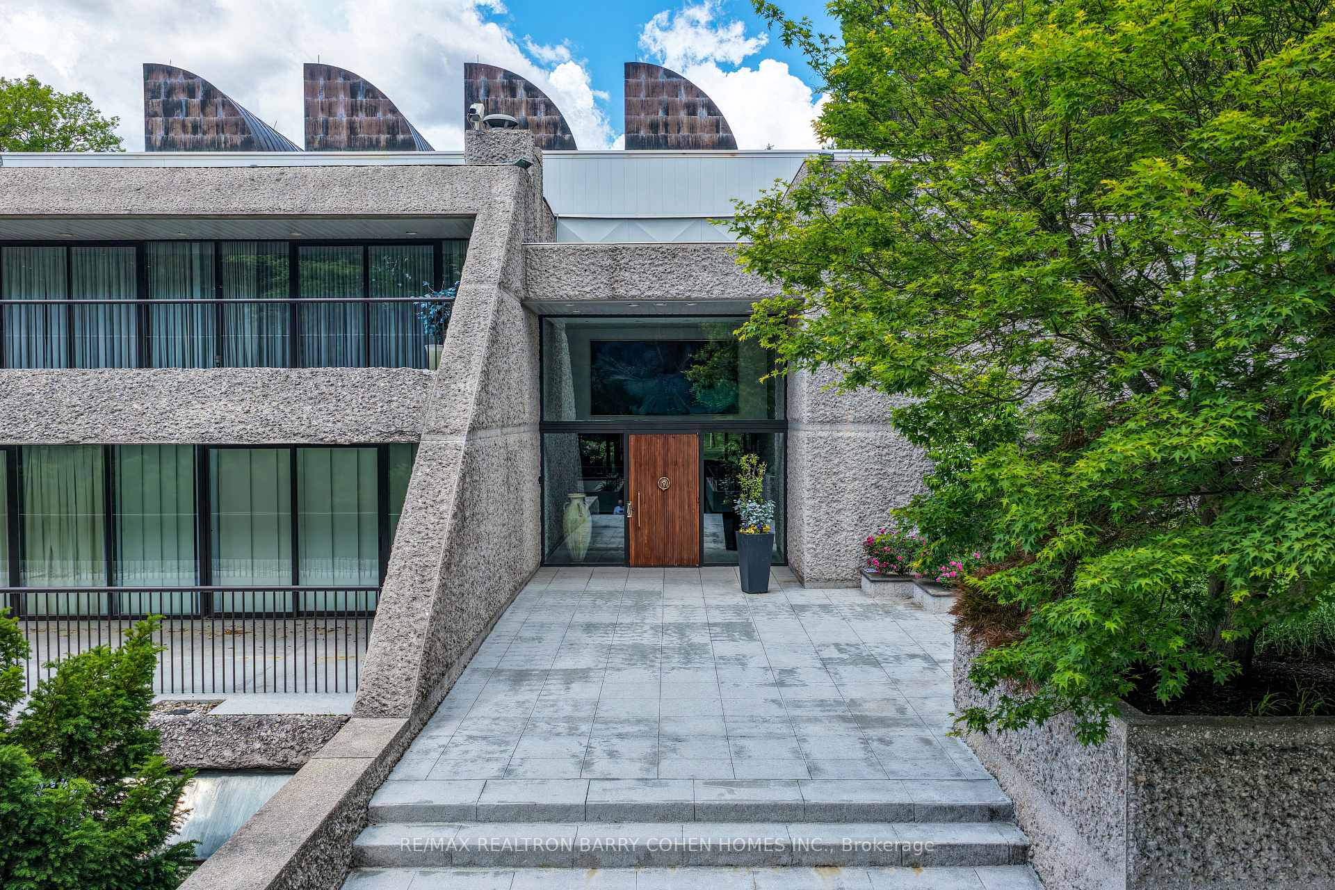 Photo 4 of 30 High Point Road, North York, Bridle Path-Sunnybrook-York Mills — HOMEH