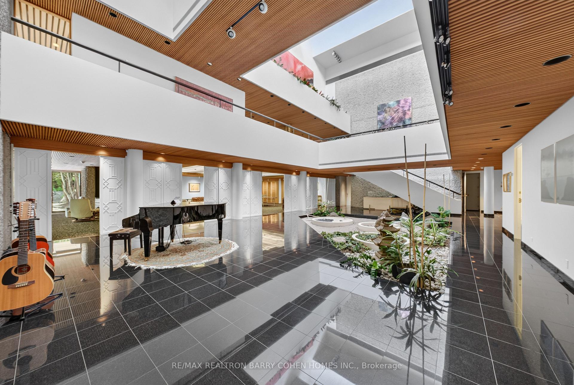 Photo 11 of 30 High Point Road, North York, Bridle Path-Sunnybrook-York Mills — HOMEH