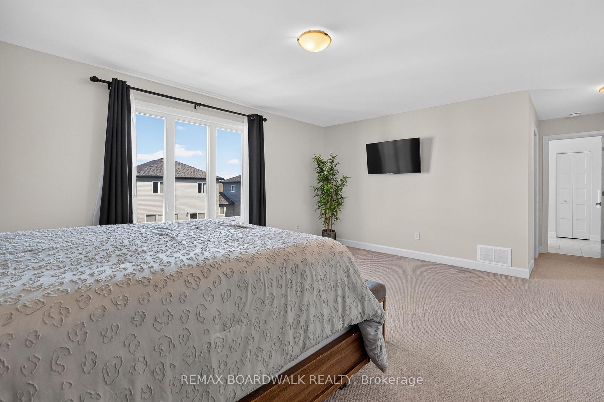 Photo 18 of 340 Moonlight Drive, Russell, Russell Twp — HOMEH