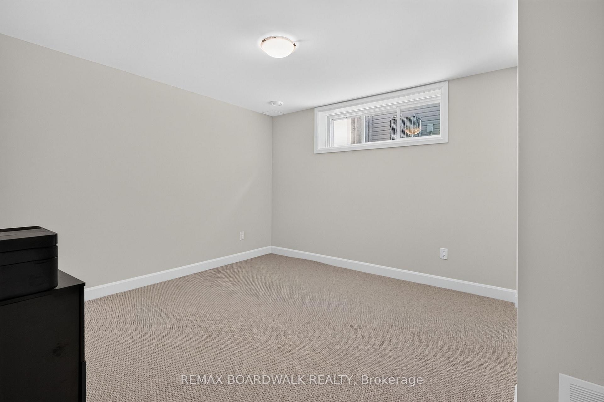 Photo 30 of 340 Moonlight Drive, Russell, Russell Twp — HOMEH